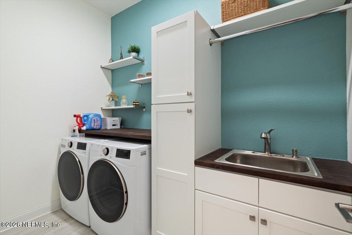 431 PALM CREST Drive