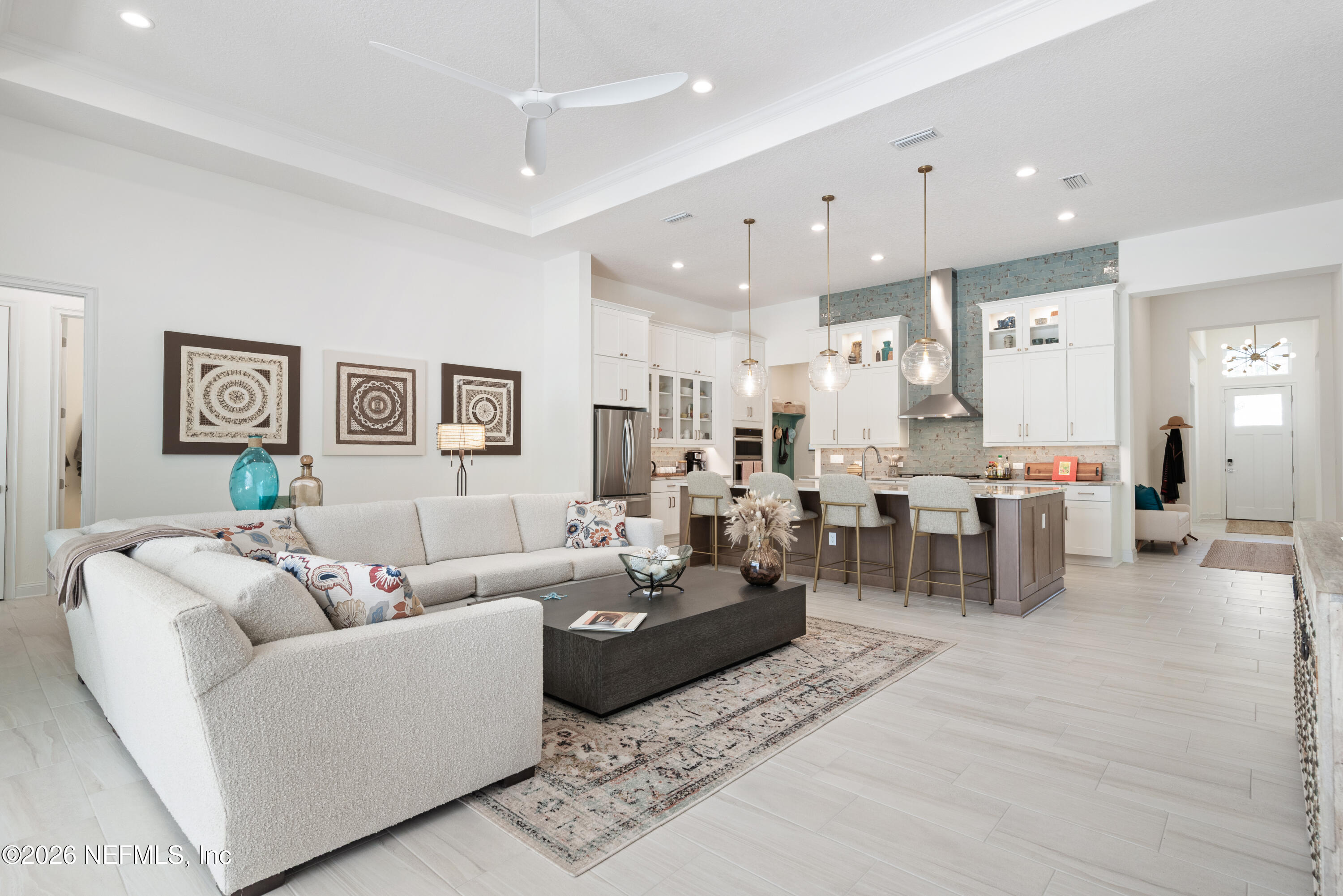 431 PALM CREST Drive