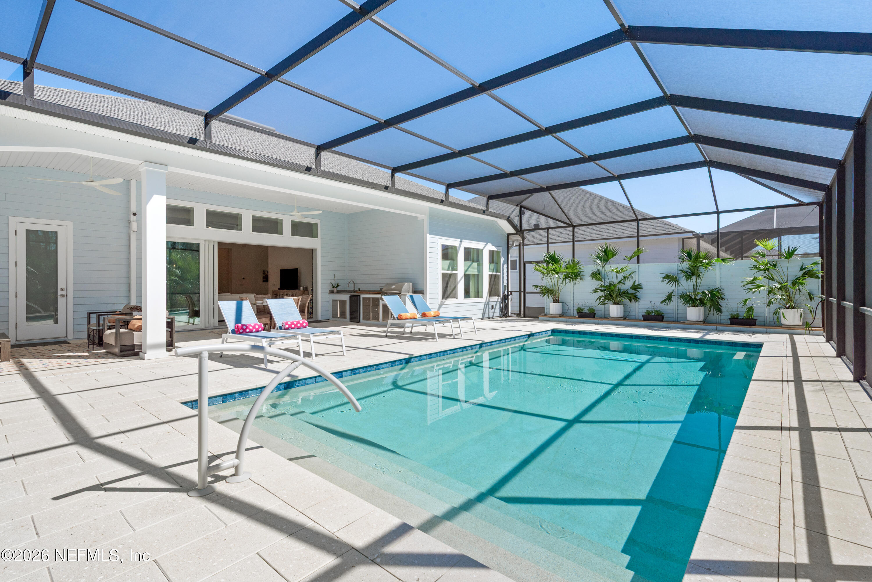 431 PALM CREST Drive