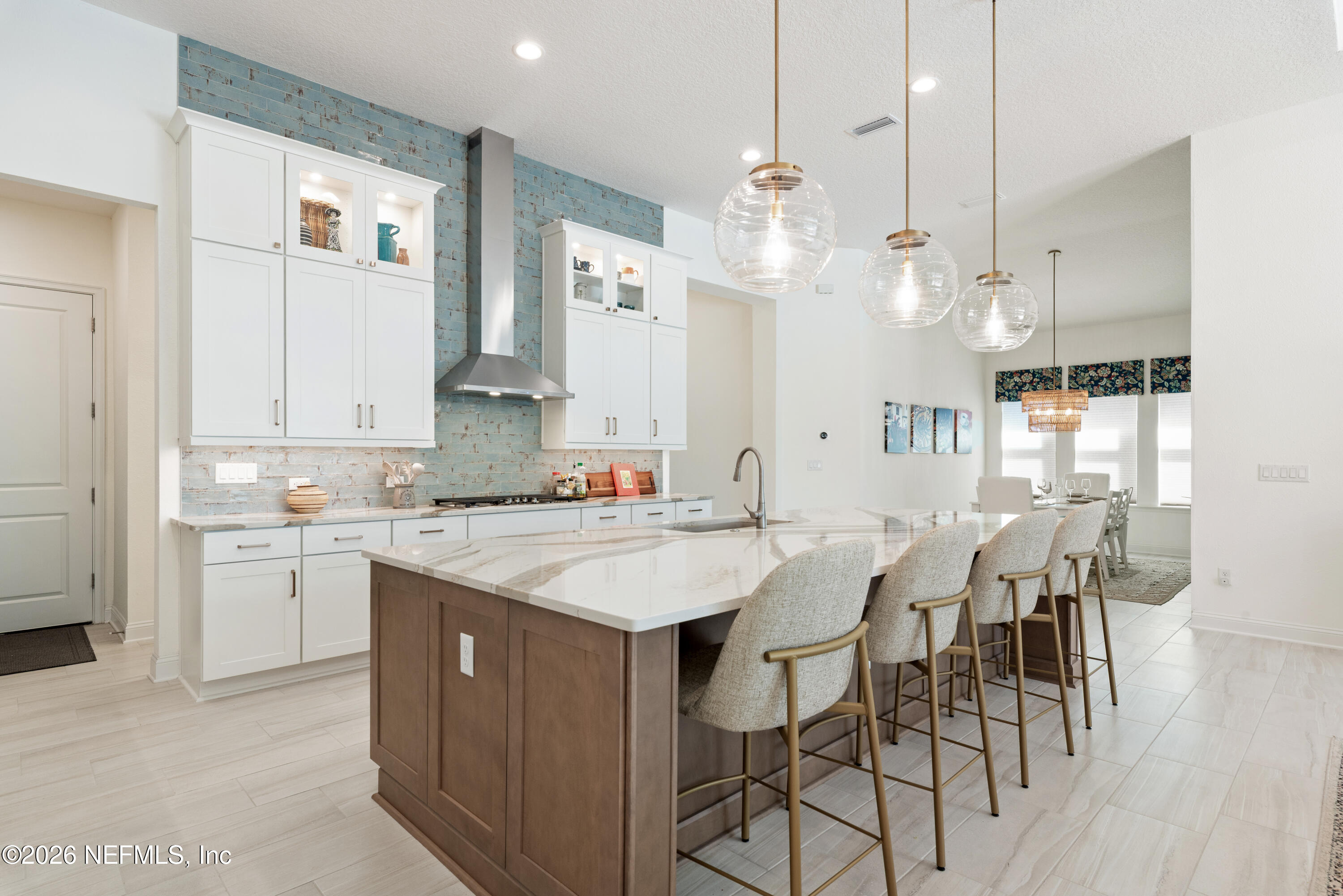 431 PALM CREST Drive