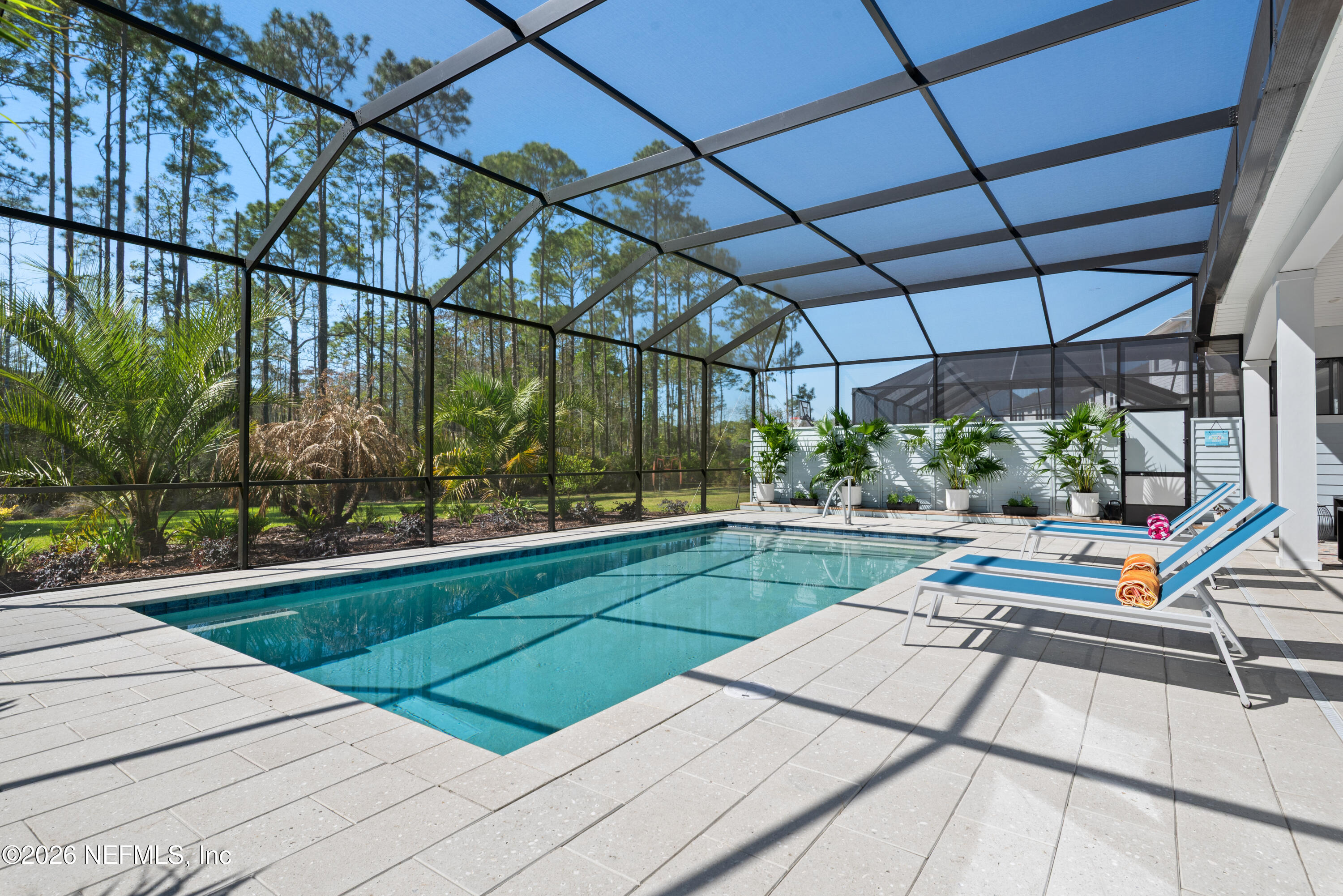 431 PALM CREST Drive