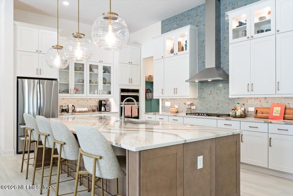 431 PALM CREST Drive