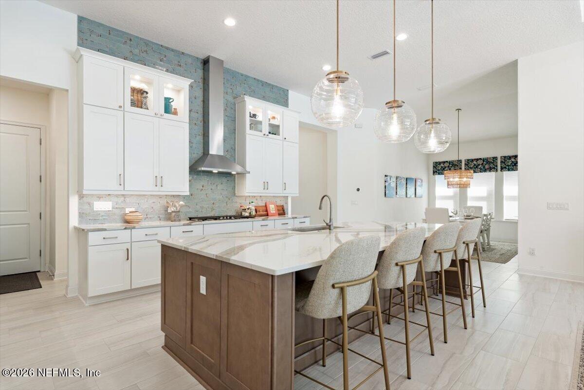 431 PALM CREST Drive