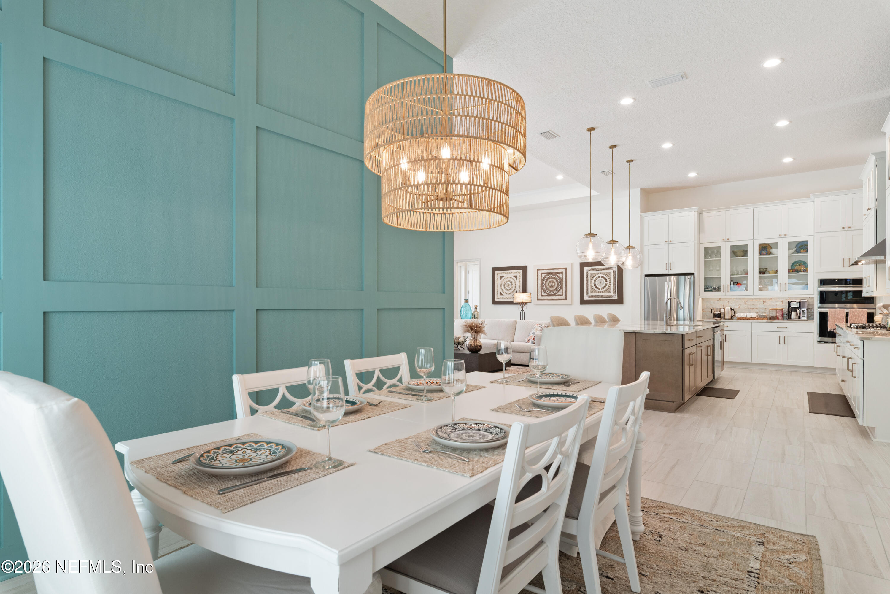 431 PALM CREST Drive