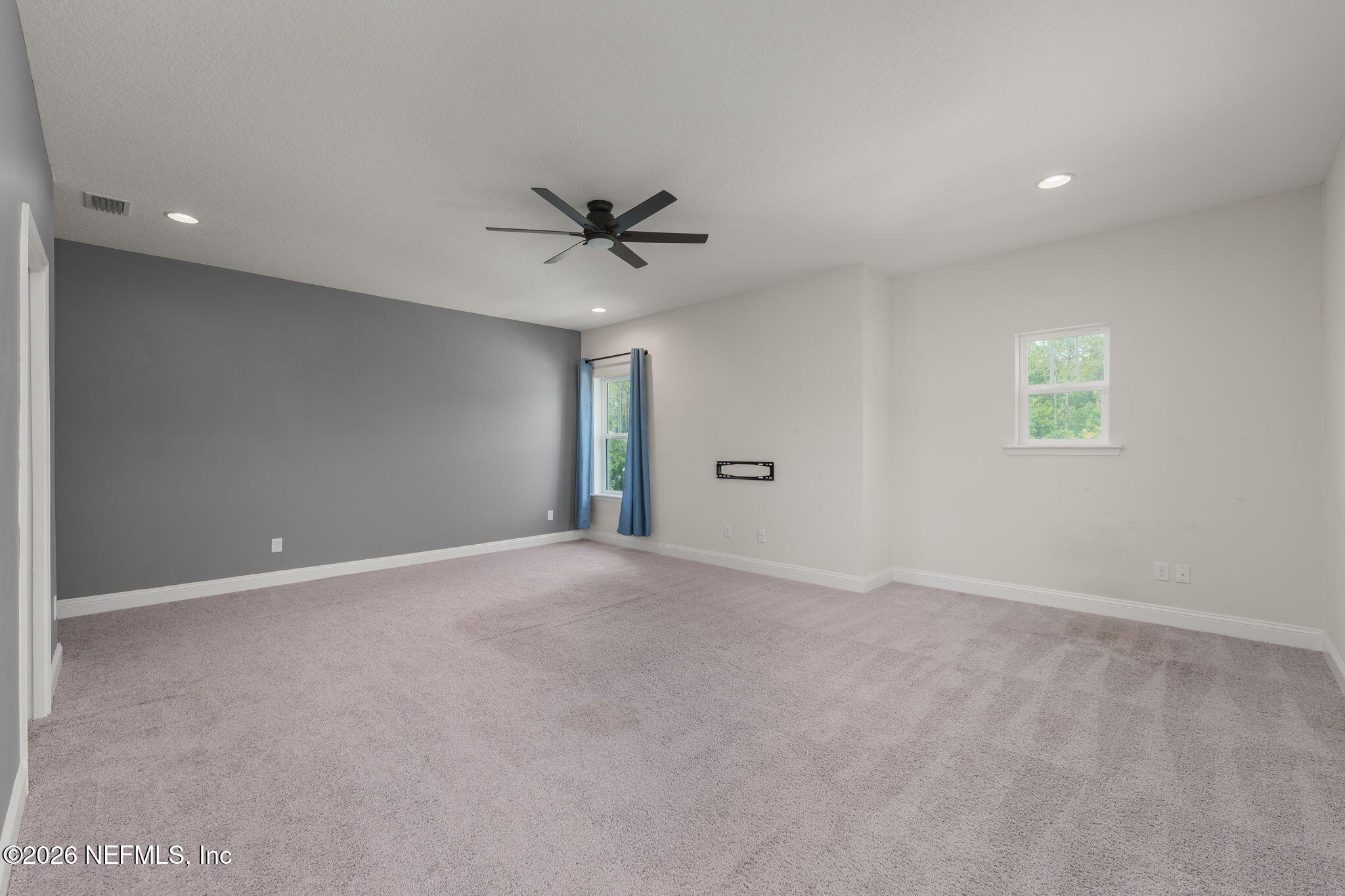 592 OUTLOOK Drive