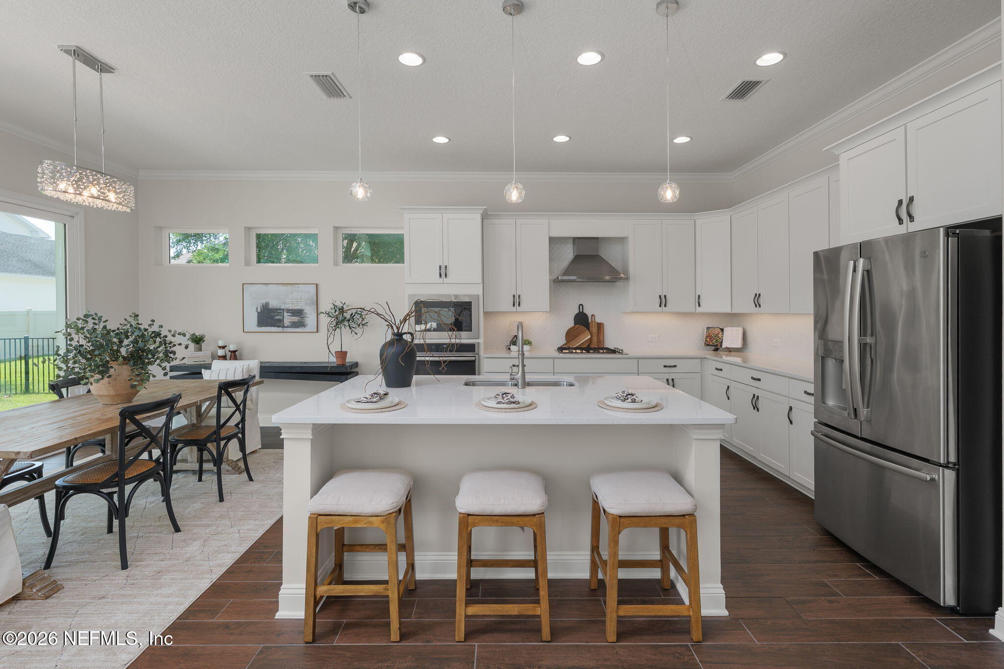 592 OUTLOOK Drive