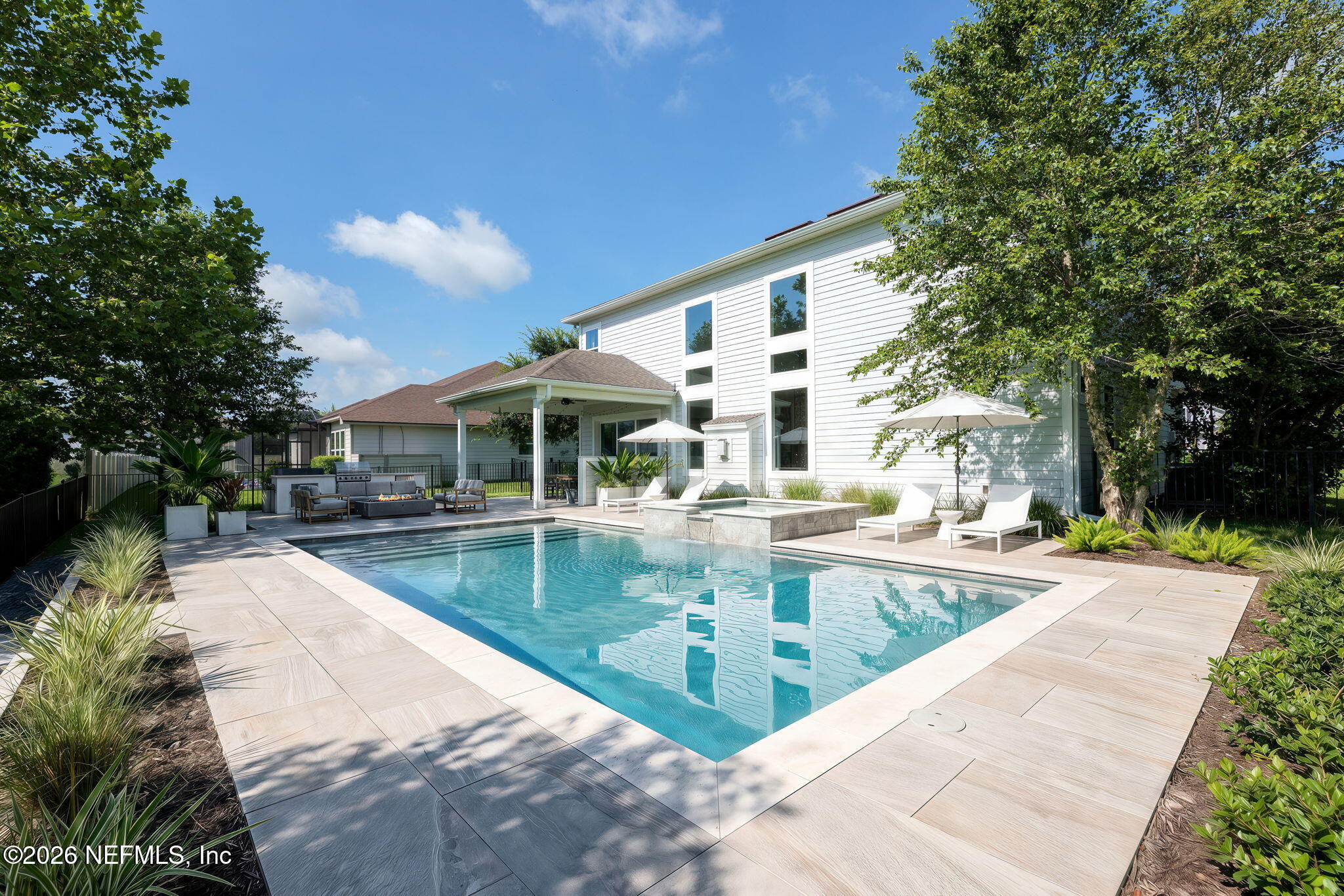 592 OUTLOOK Drive