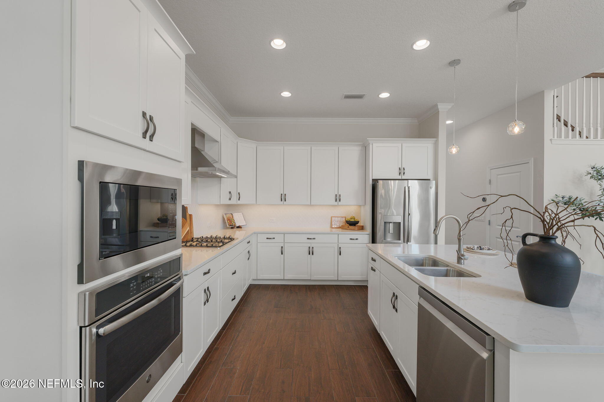 592 OUTLOOK Drive