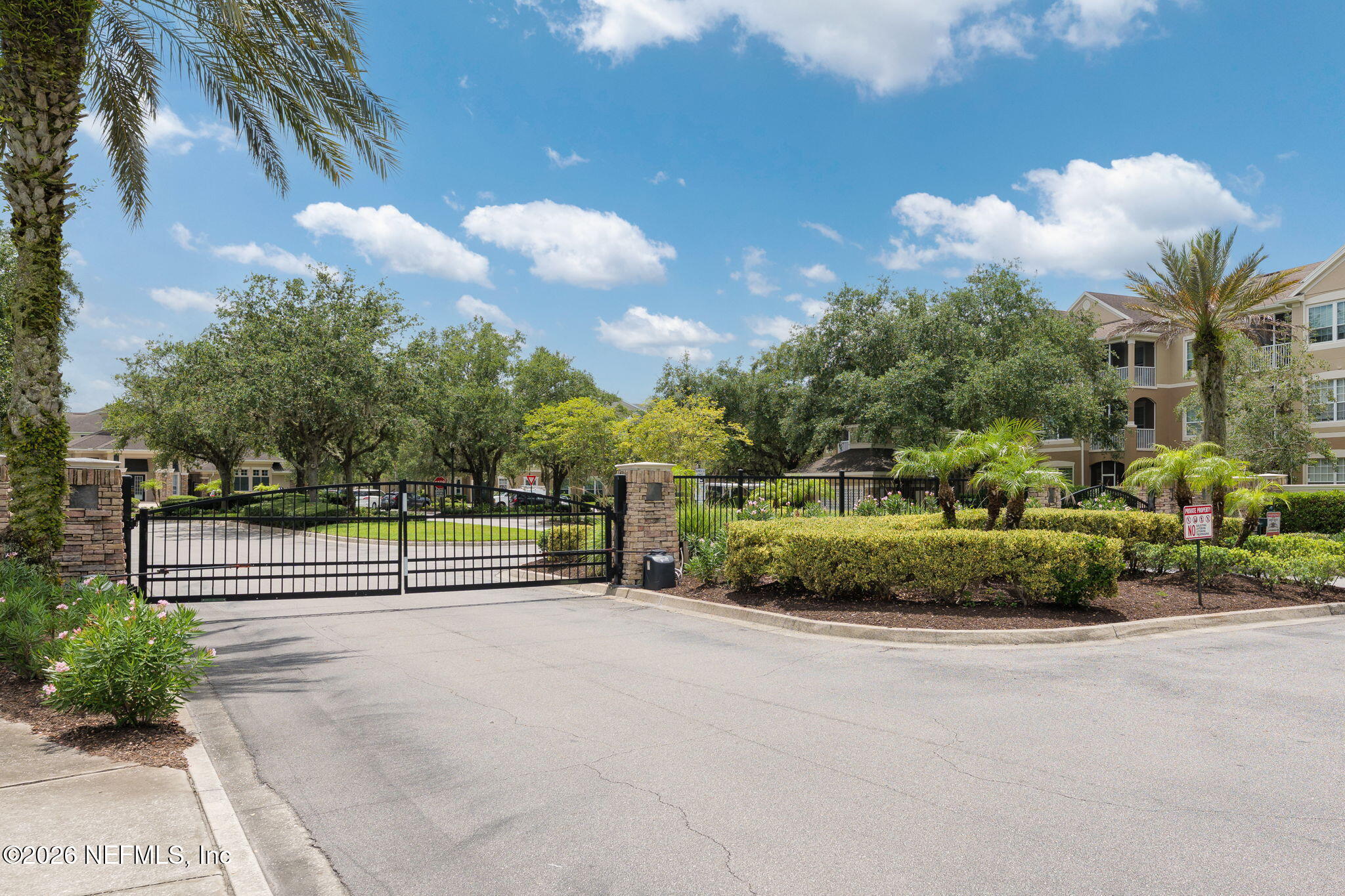 7990 BAYMEADOWS Road 812