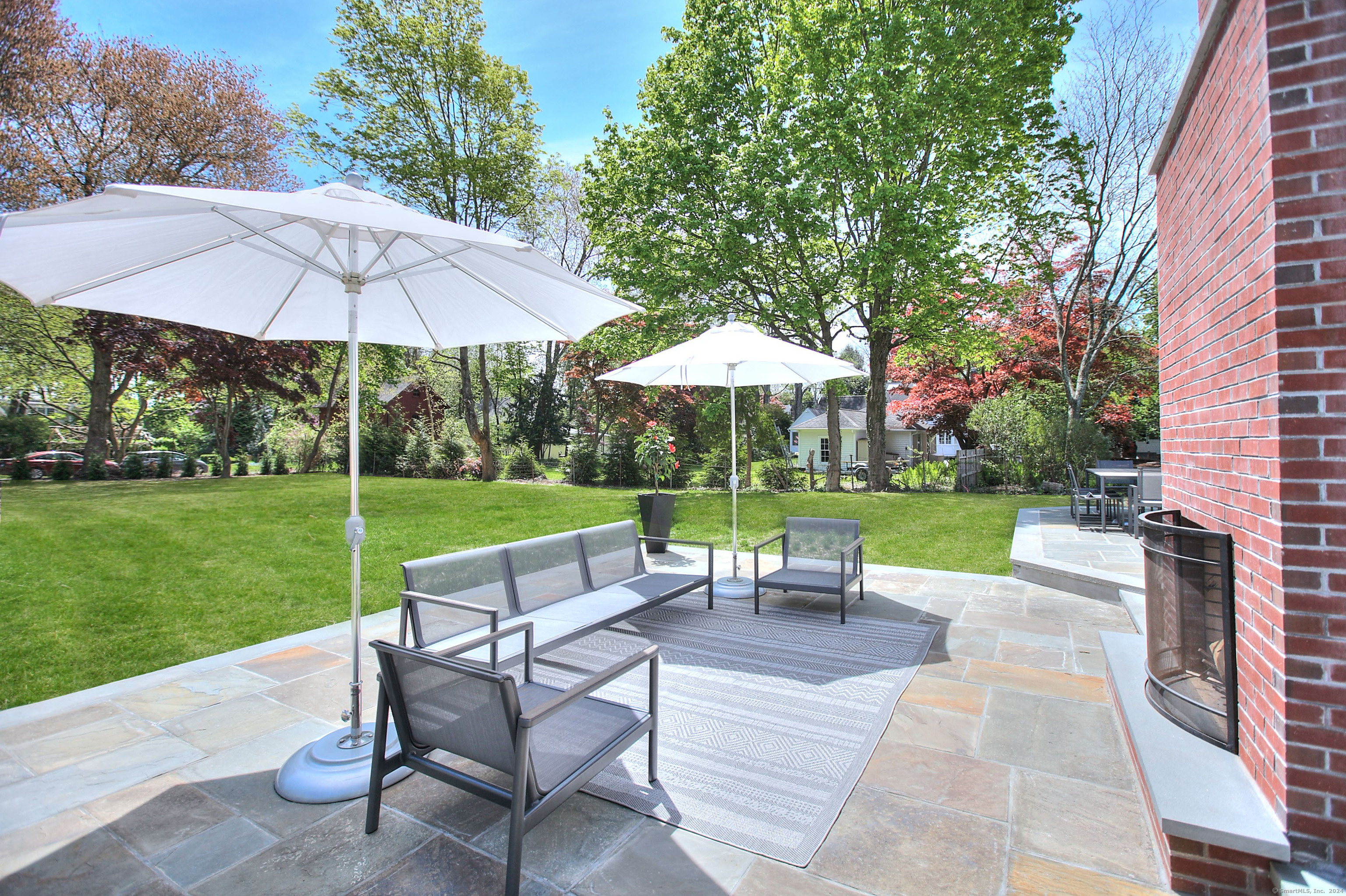 64 Kings Highway North