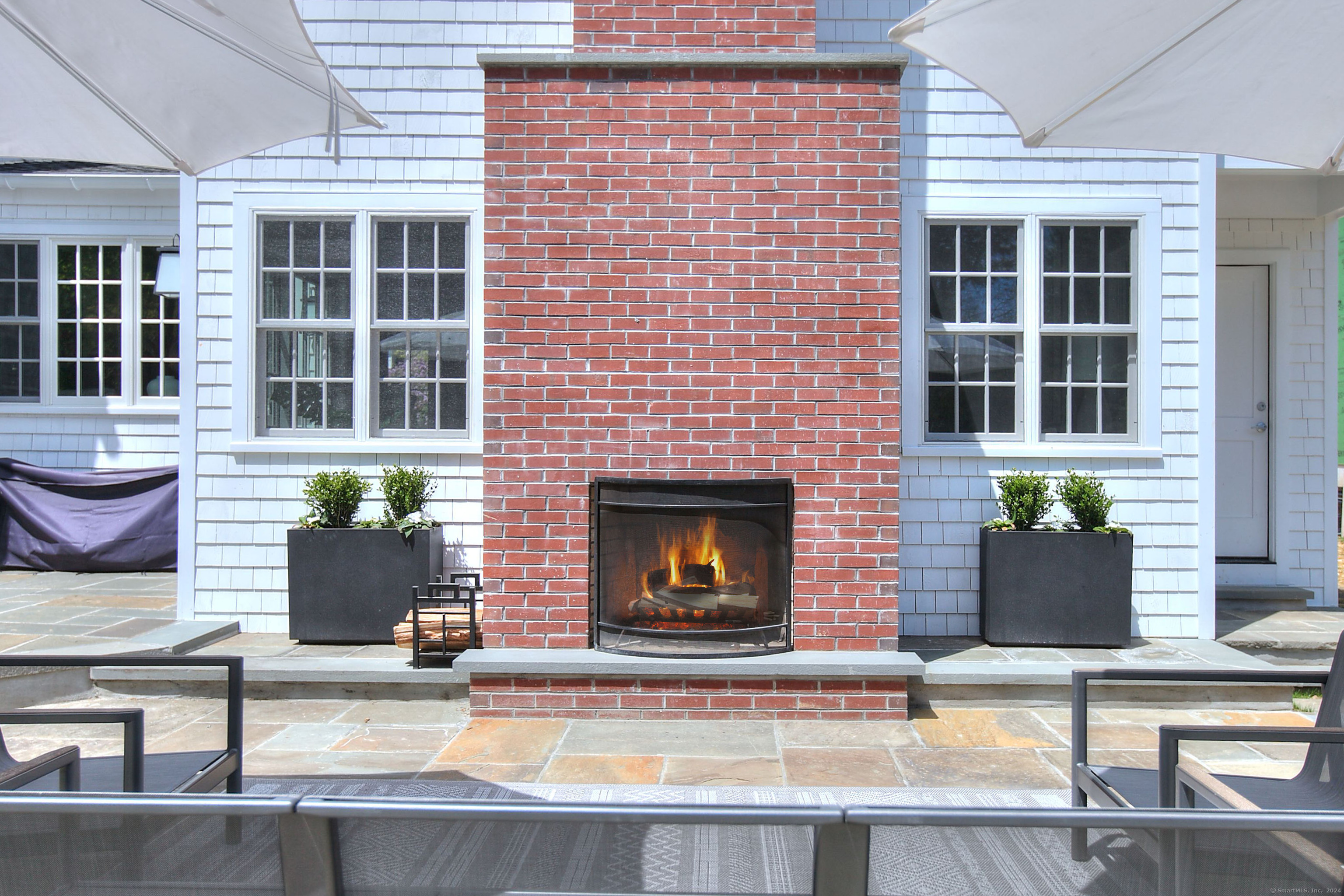 64 Kings Highway North