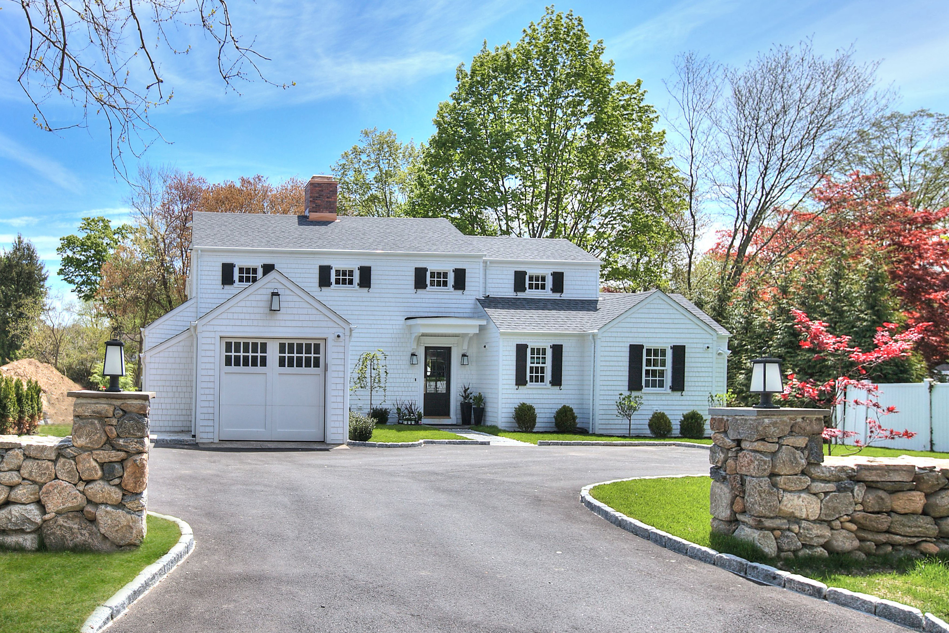 64 Kings Highway North