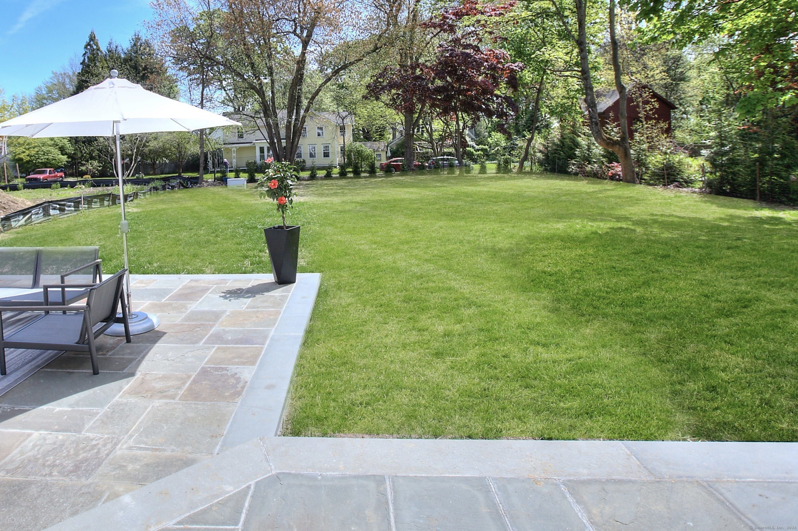 64 Kings Highway North