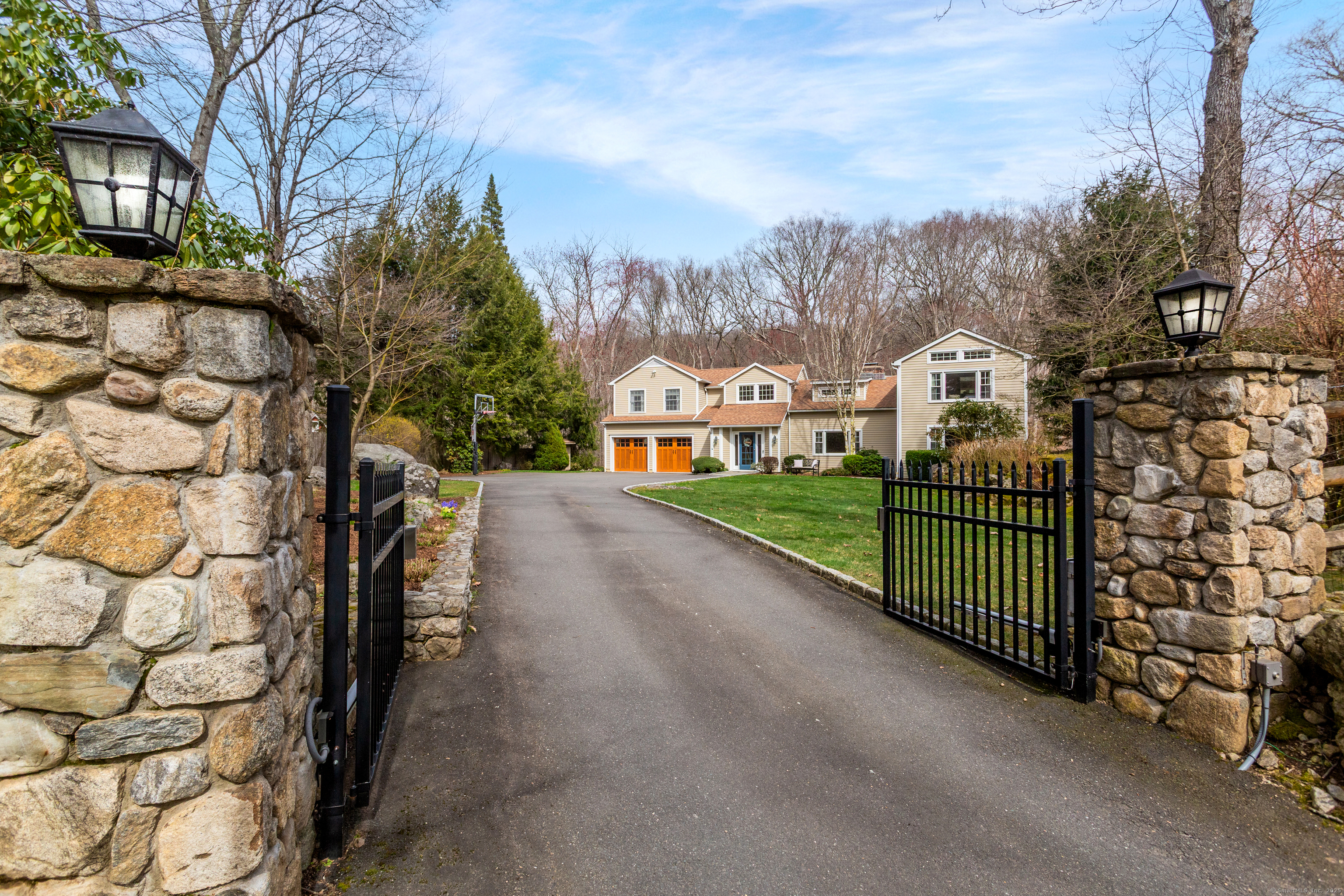 255 Newtown Turnpike