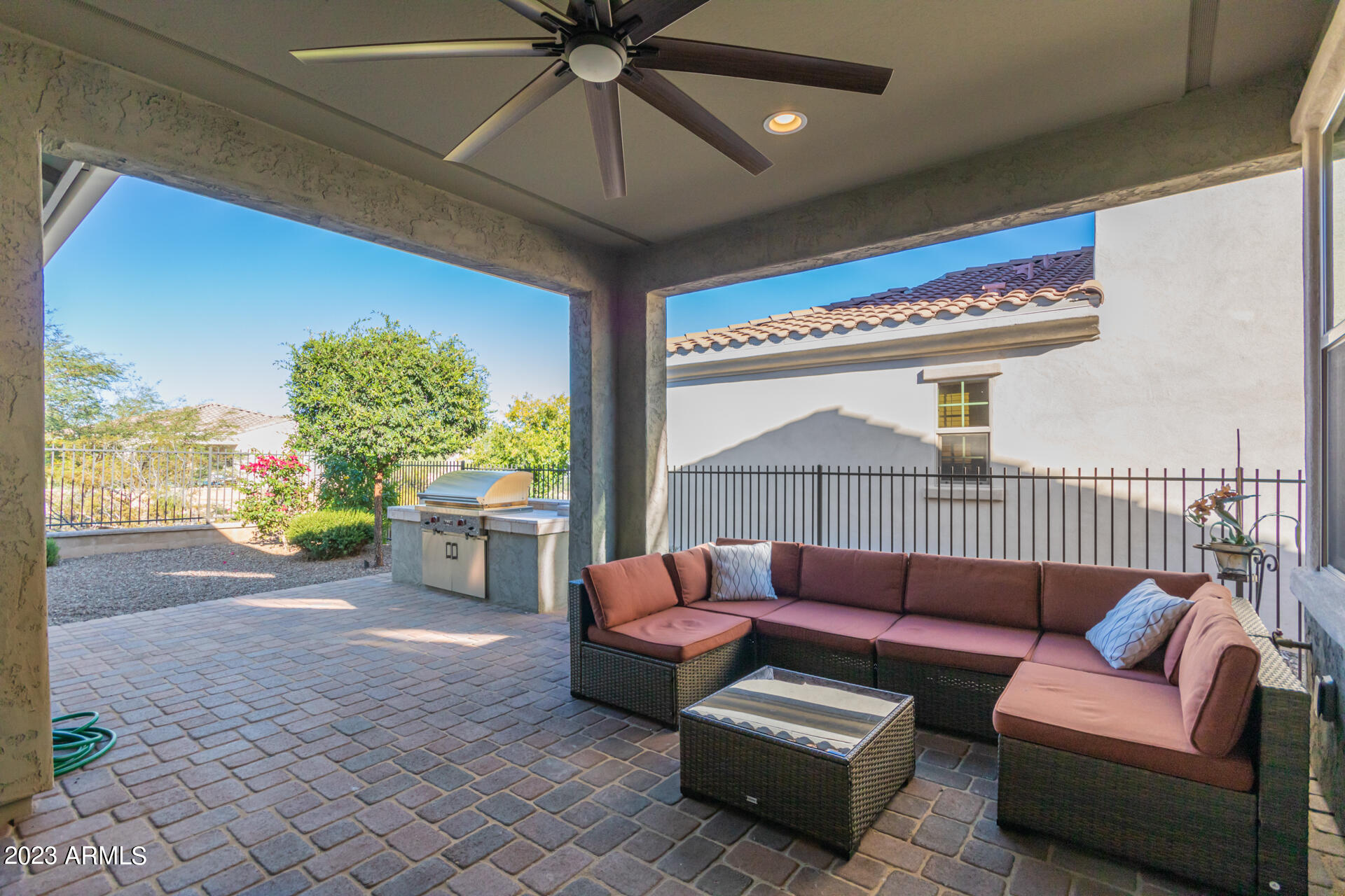 20760 W MINNEZONA Avenue