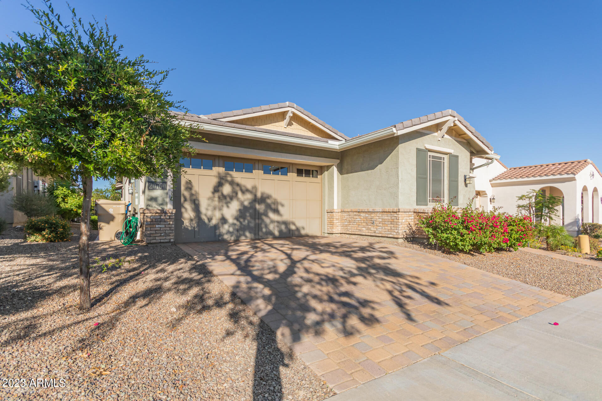 20760 W MINNEZONA Avenue