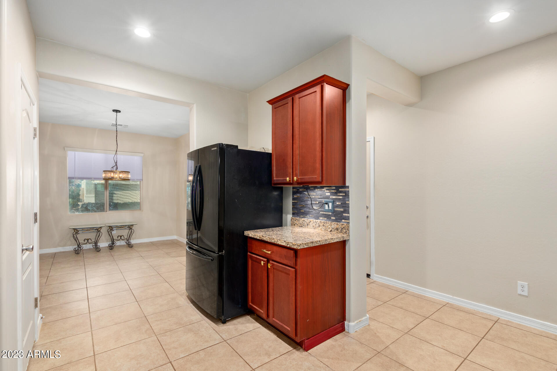 25413 W HEATHERMOOR Drive