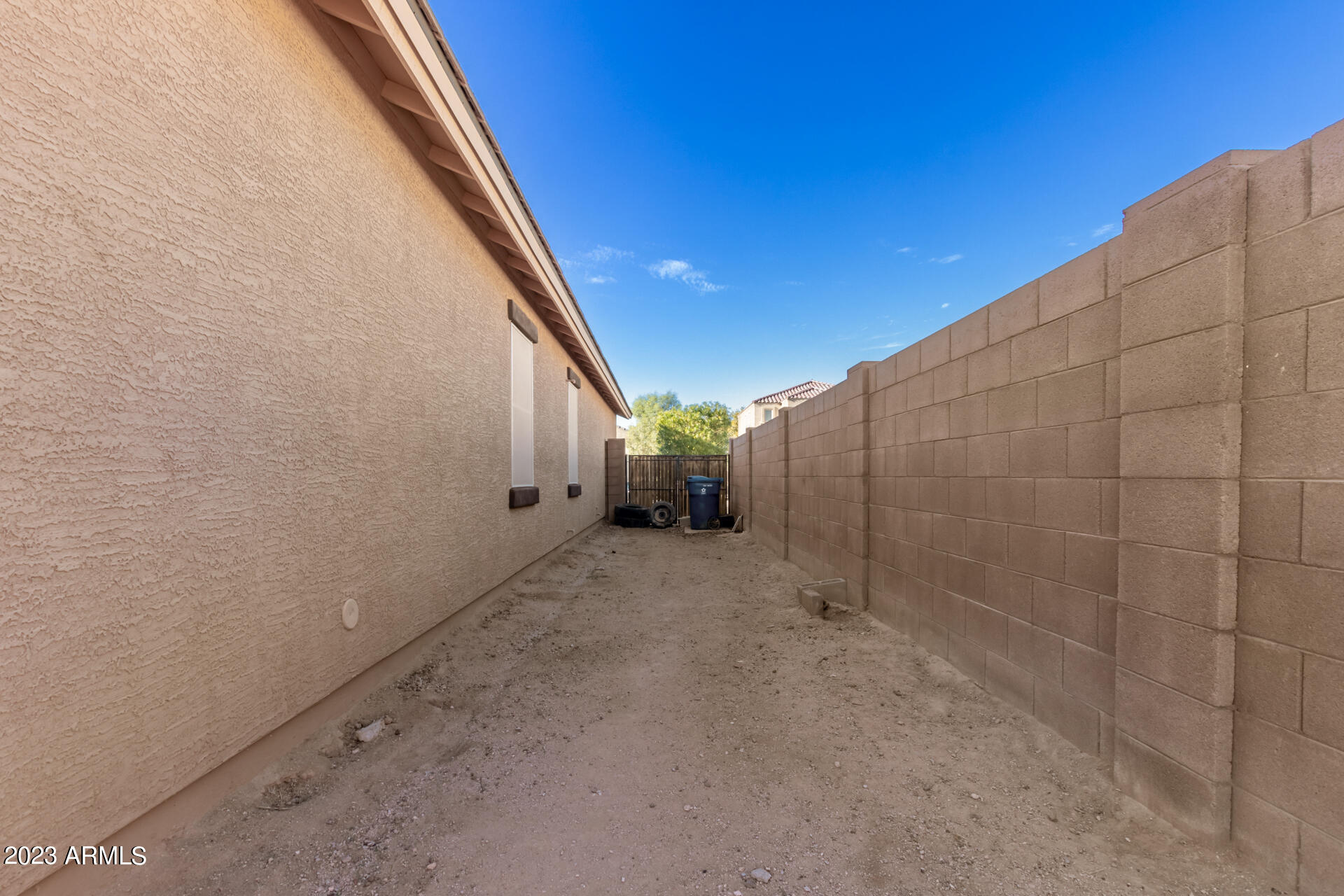 25413 W HEATHERMOOR Drive