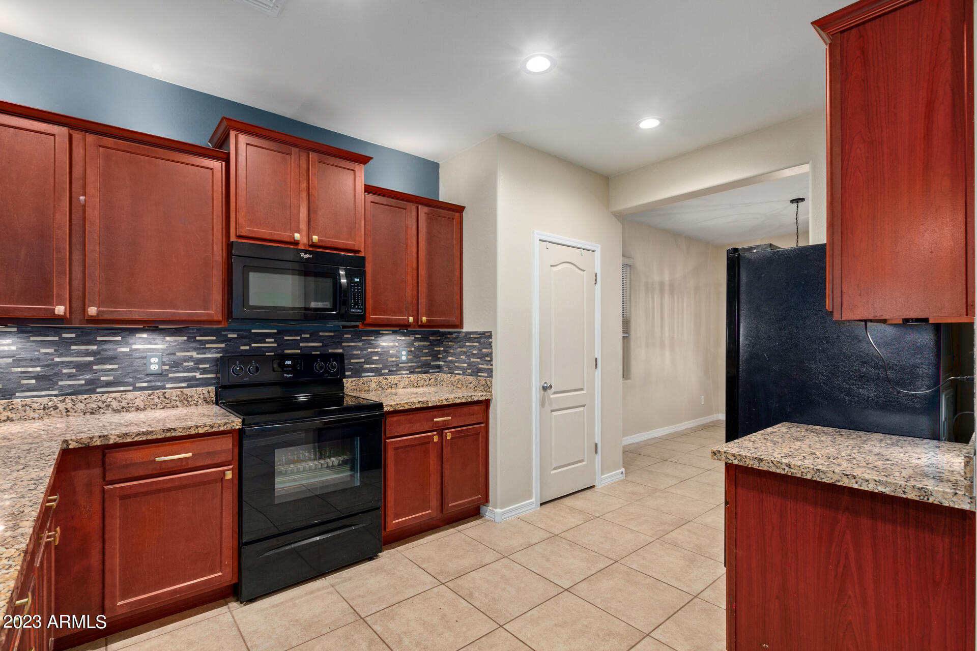 25413 W HEATHERMOOR Drive