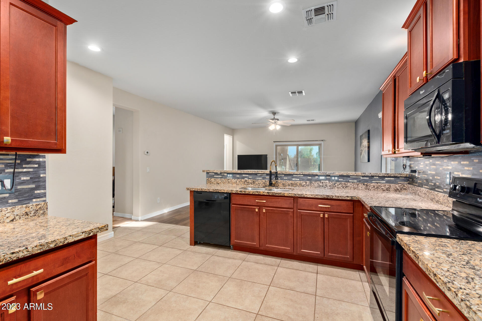 25413 W HEATHERMOOR Drive