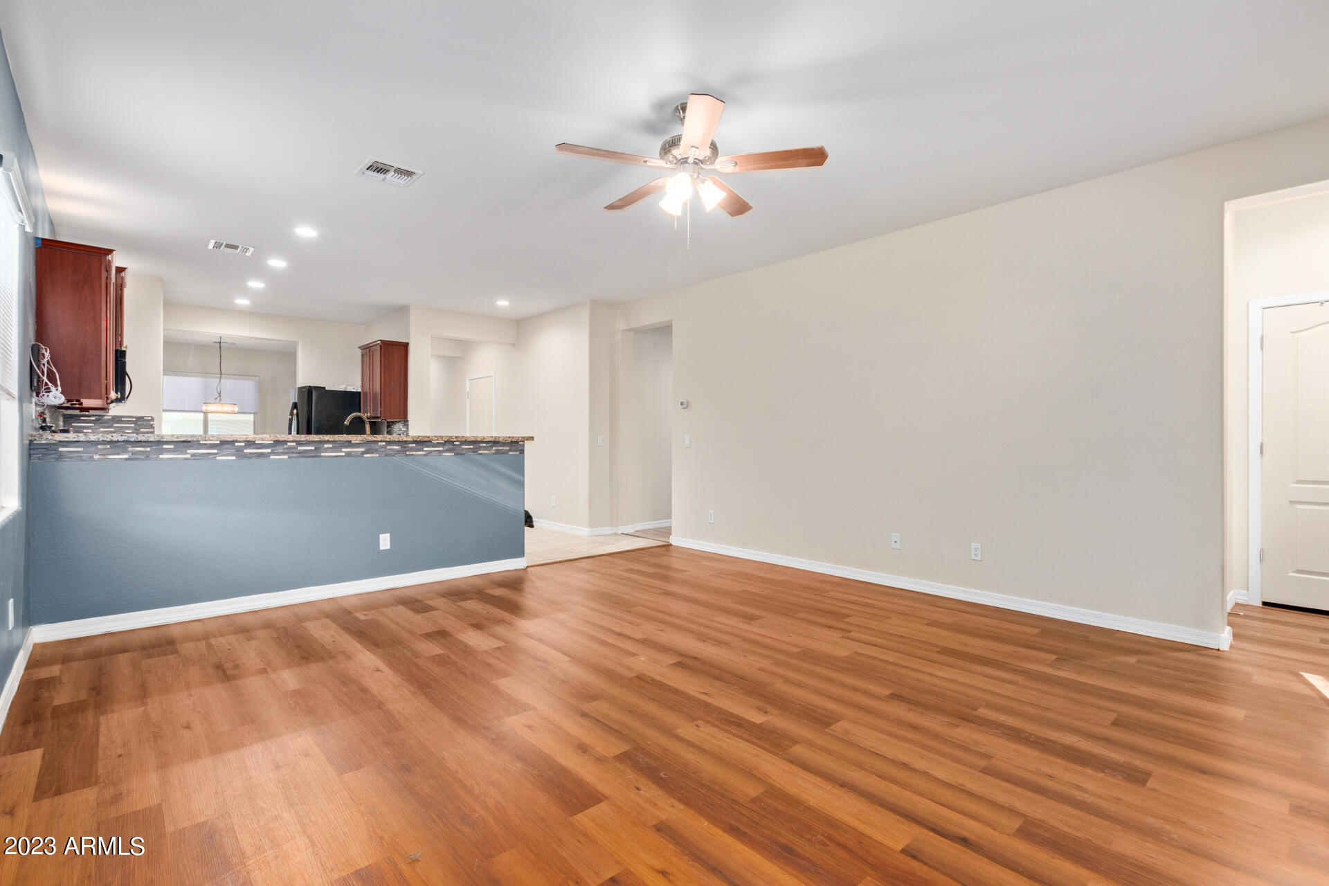 25413 W HEATHERMOOR Drive