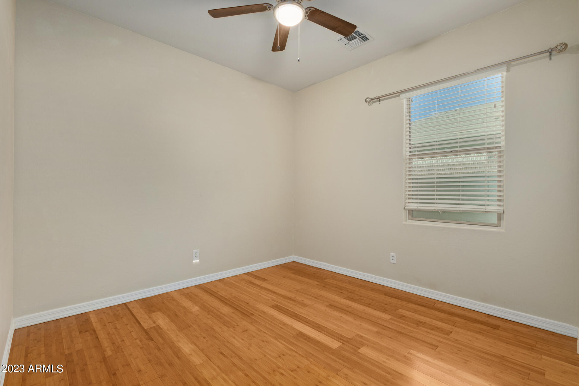 25413 W HEATHERMOOR Drive