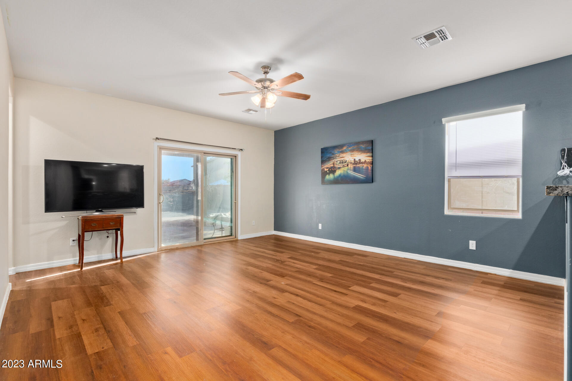 25413 W HEATHERMOOR Drive