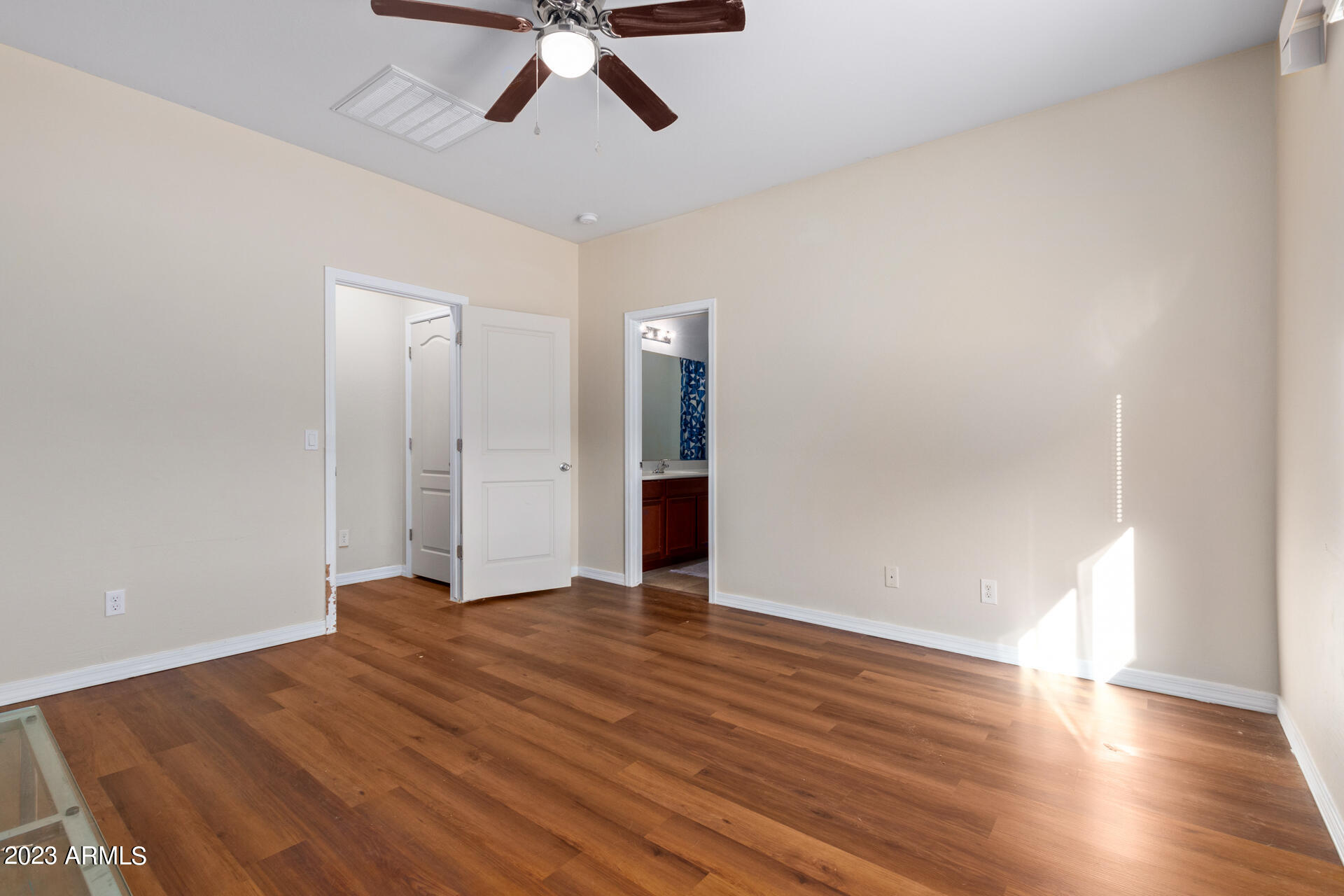 25413 W HEATHERMOOR Drive