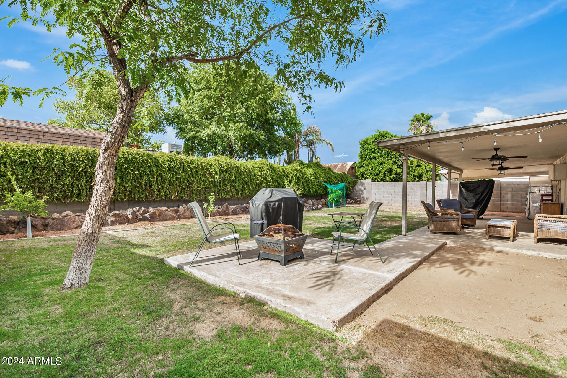 820 W HONONEGH Drive