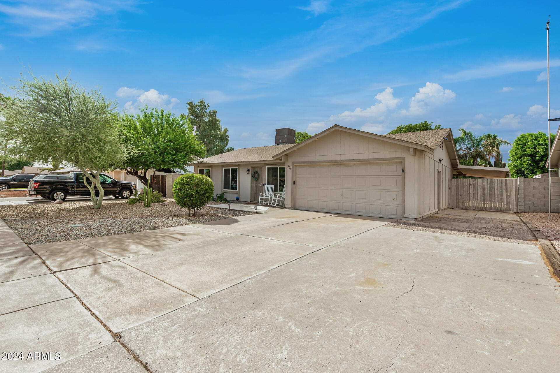 820 W HONONEGH Drive