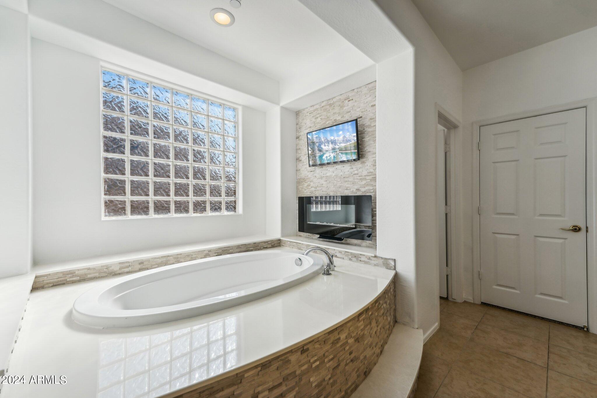 5213 W PEDRO Lane