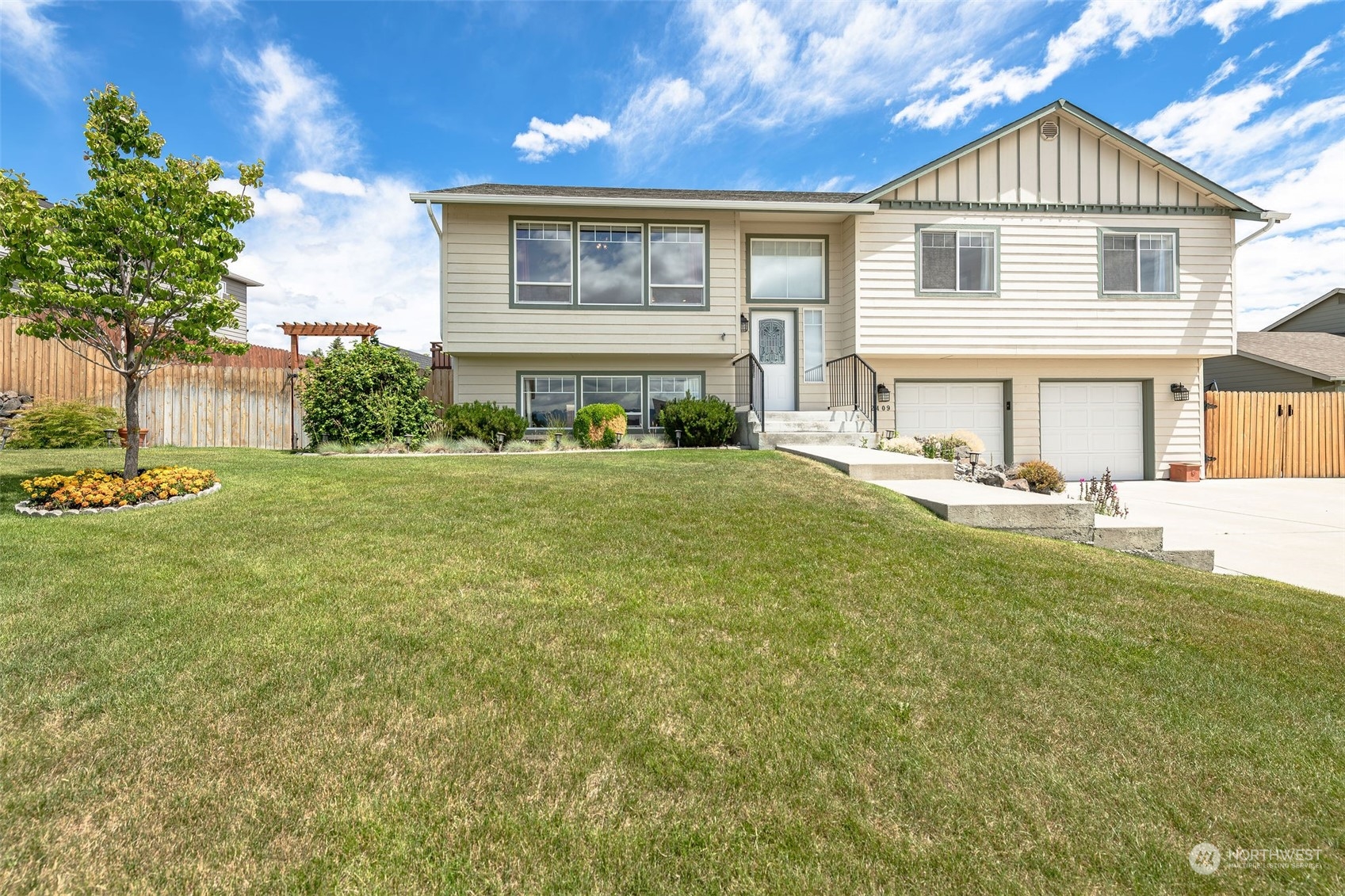 2409 Harvester Loop