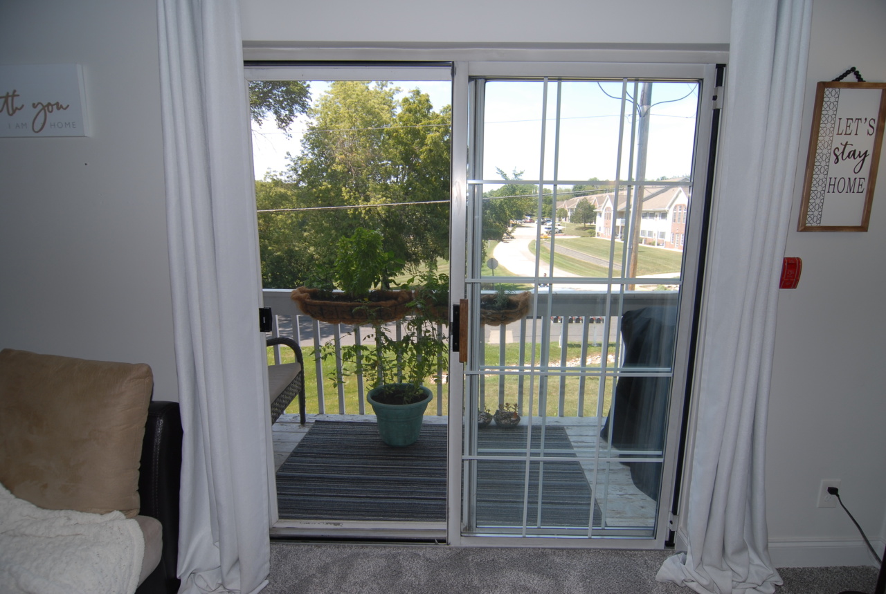 1848 Division St 5