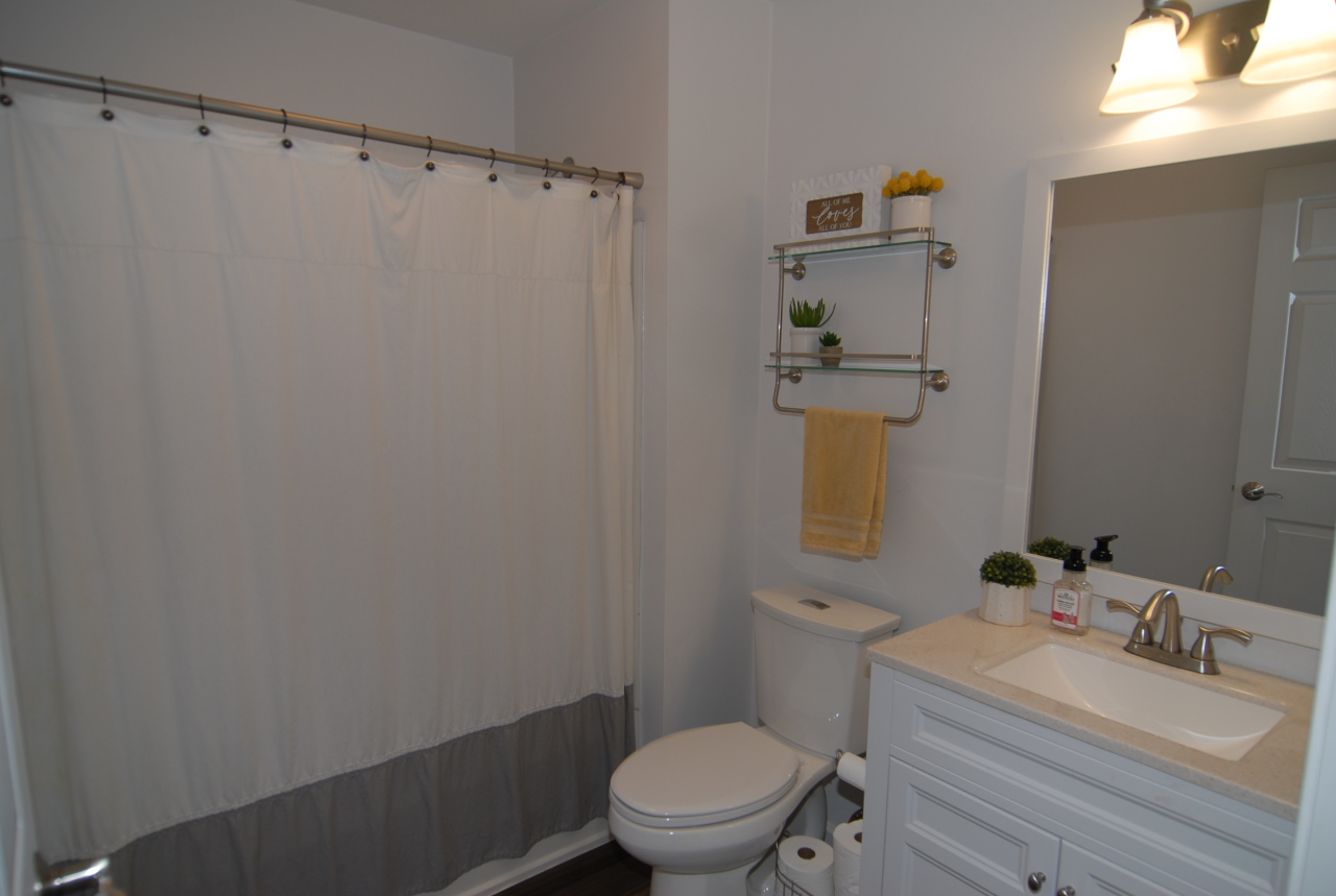1848 Division St 5