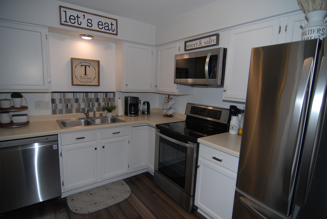 1848 Division St 5