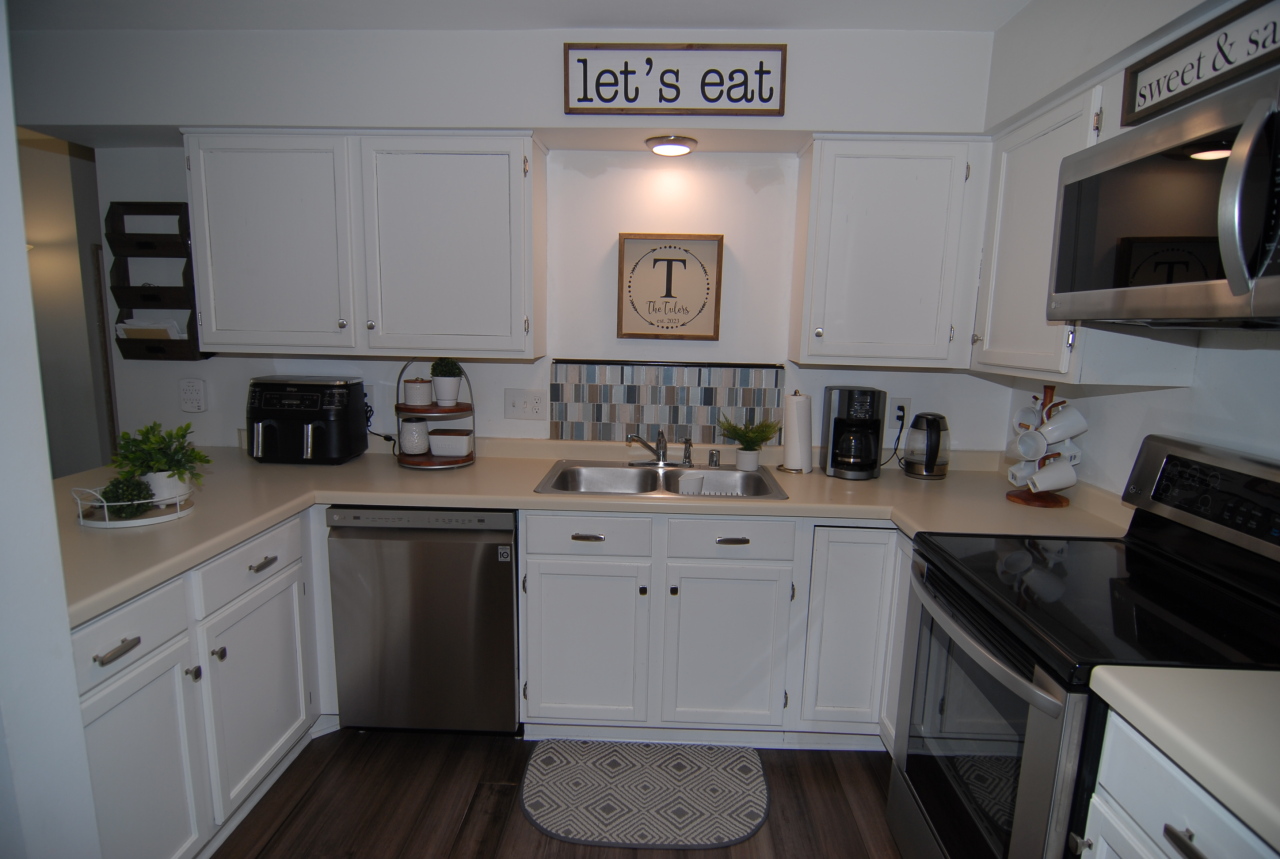 1848 Division St 5