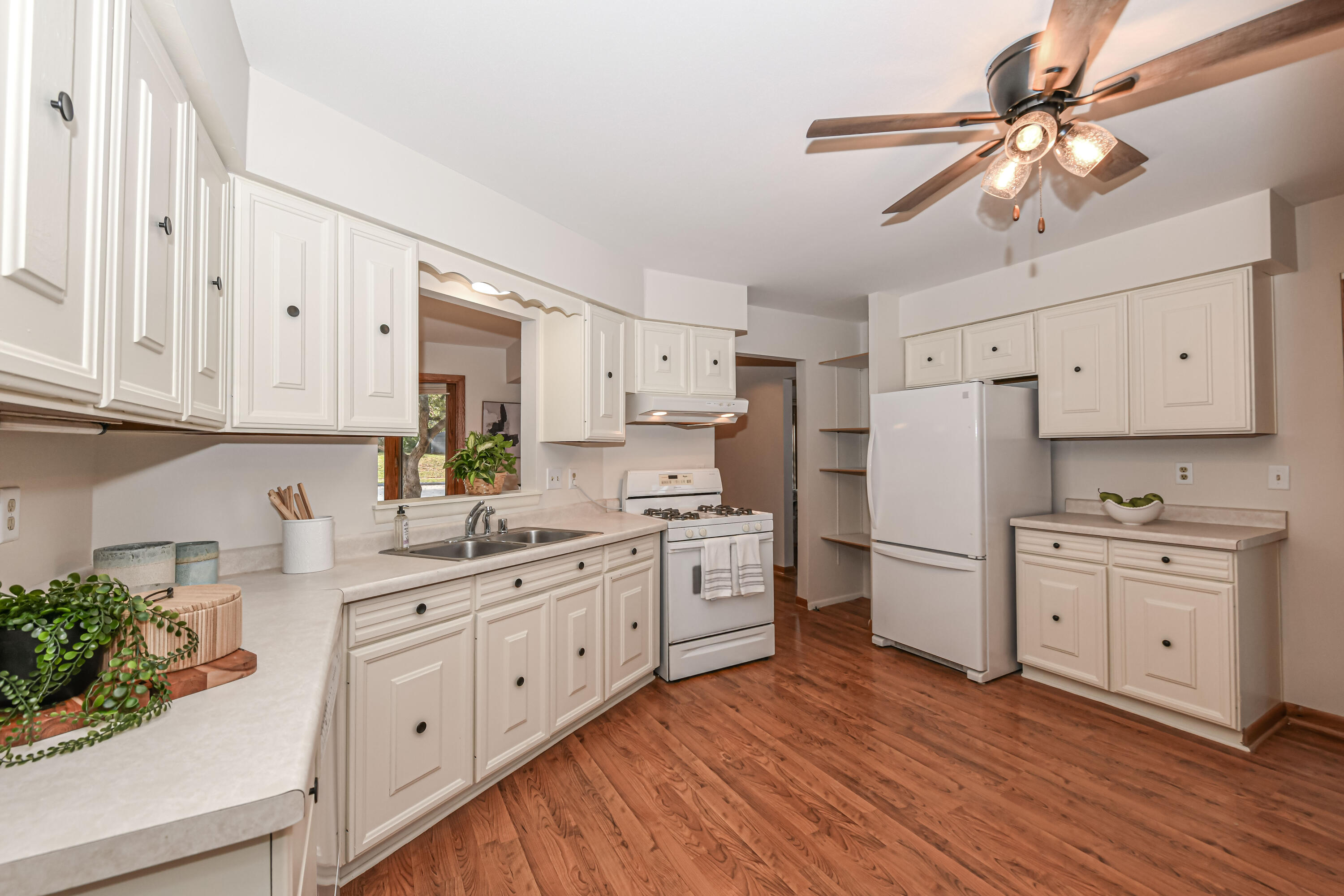 2122 Sunnyside Dr