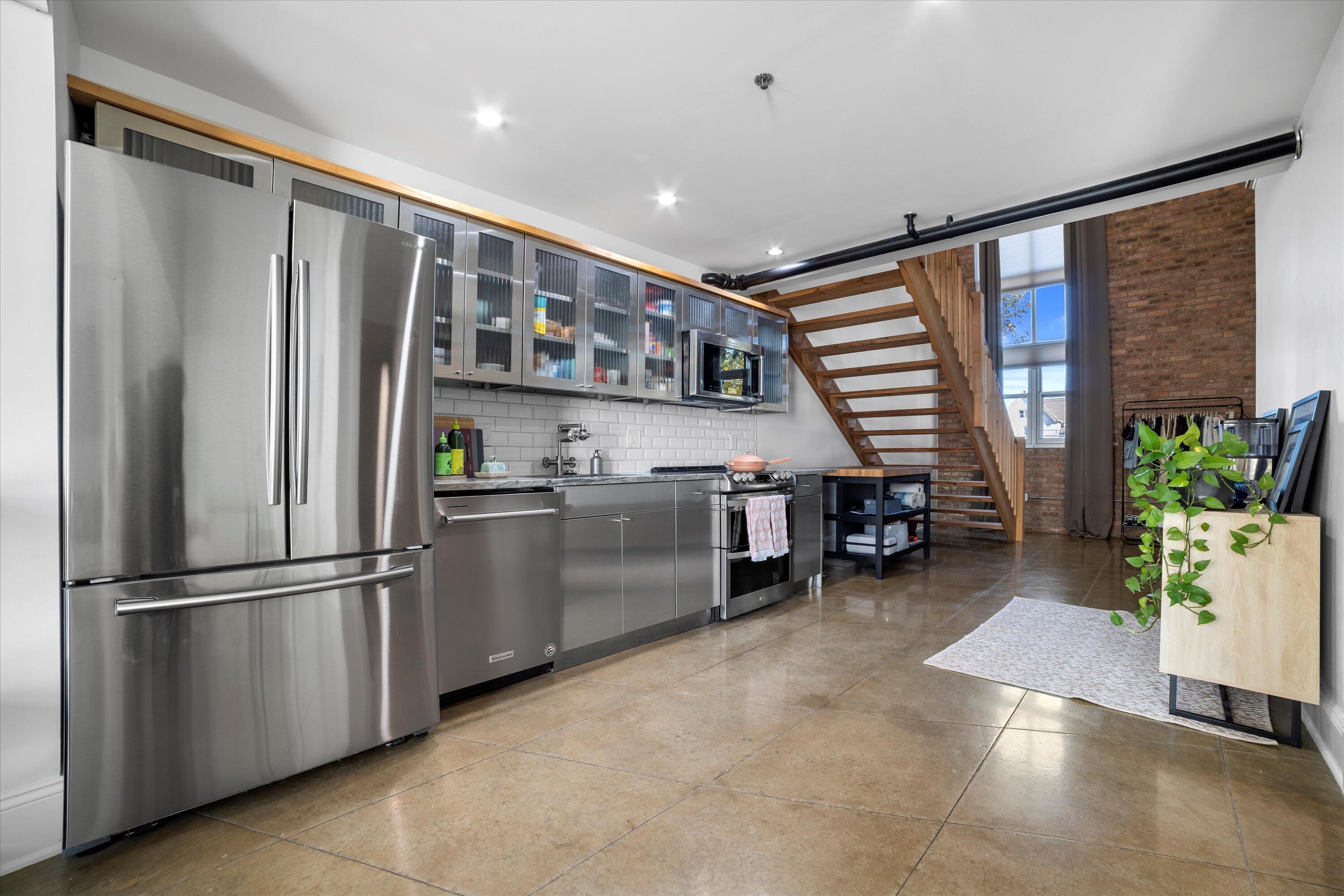 3059 N Weil St 123