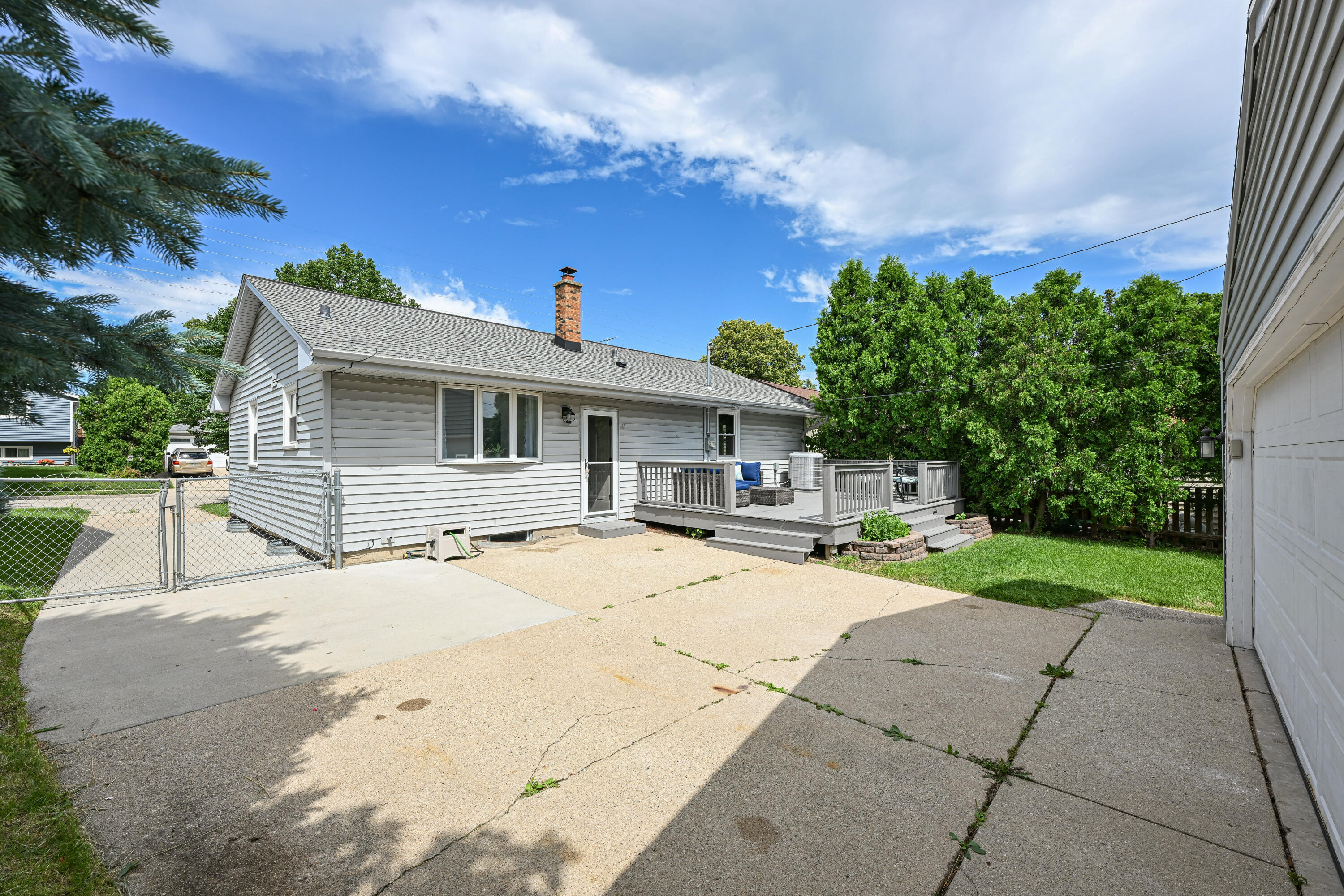 1128 S 98th St