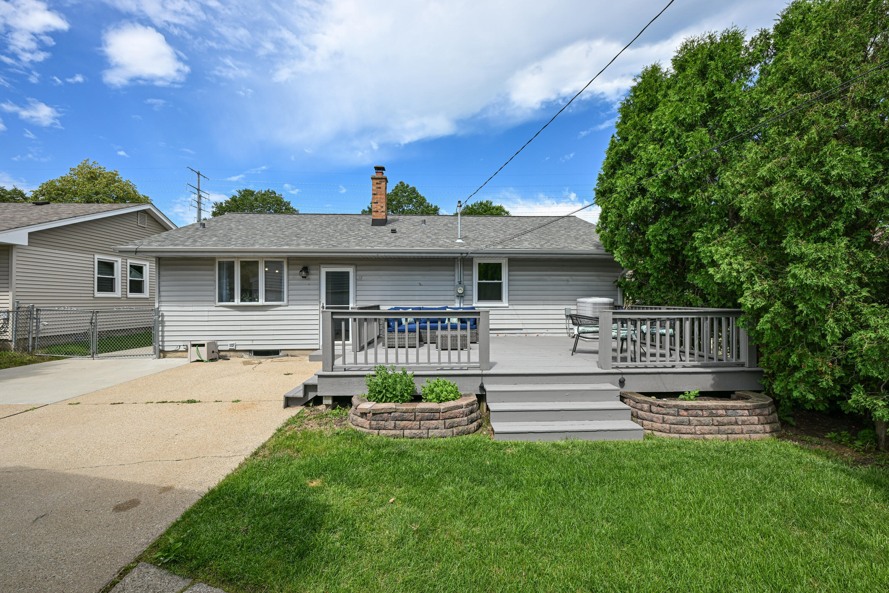 1128 S 98th St