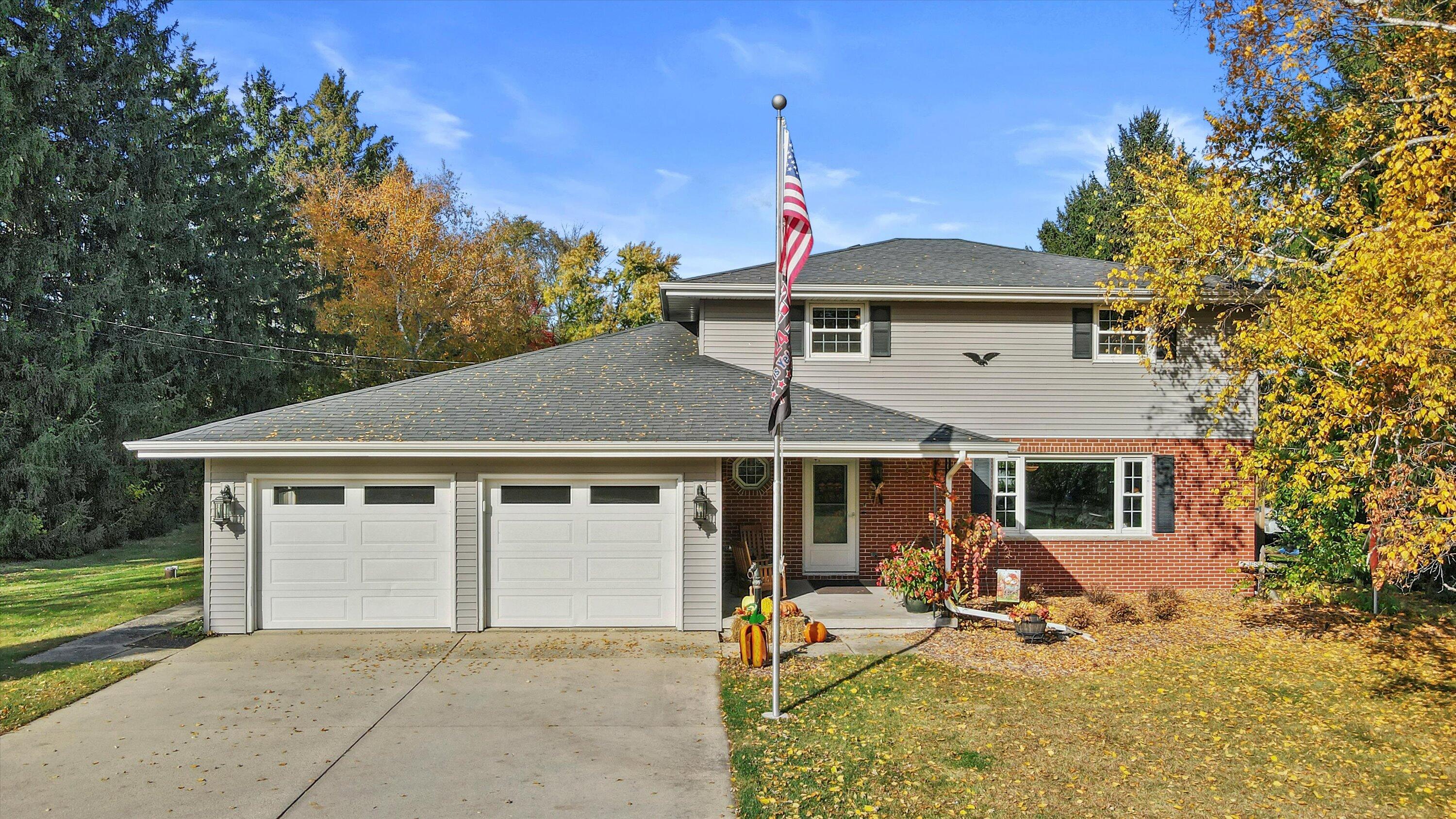 W1214 Glenview Ave