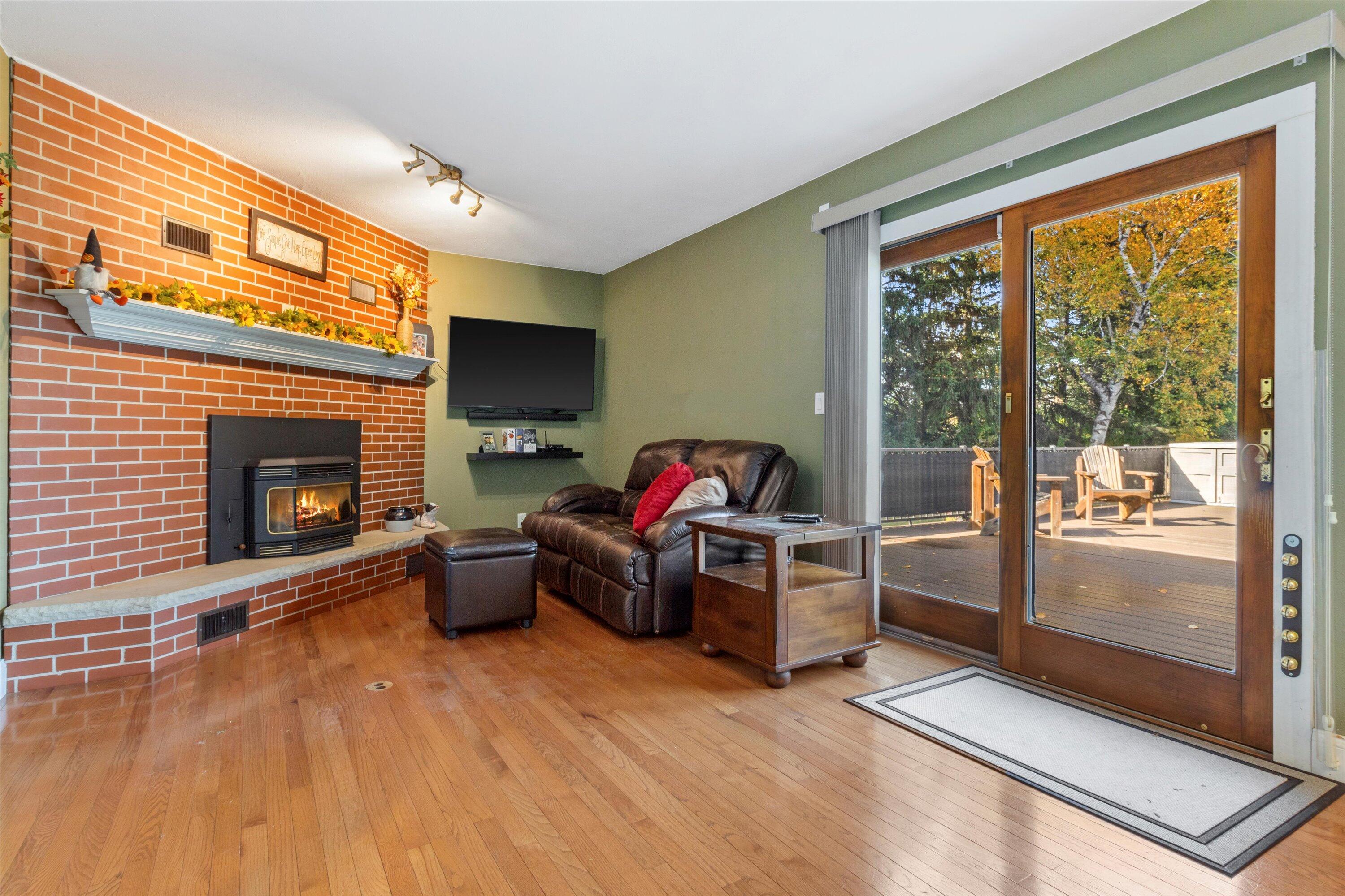 W1214 Glenview Ave
