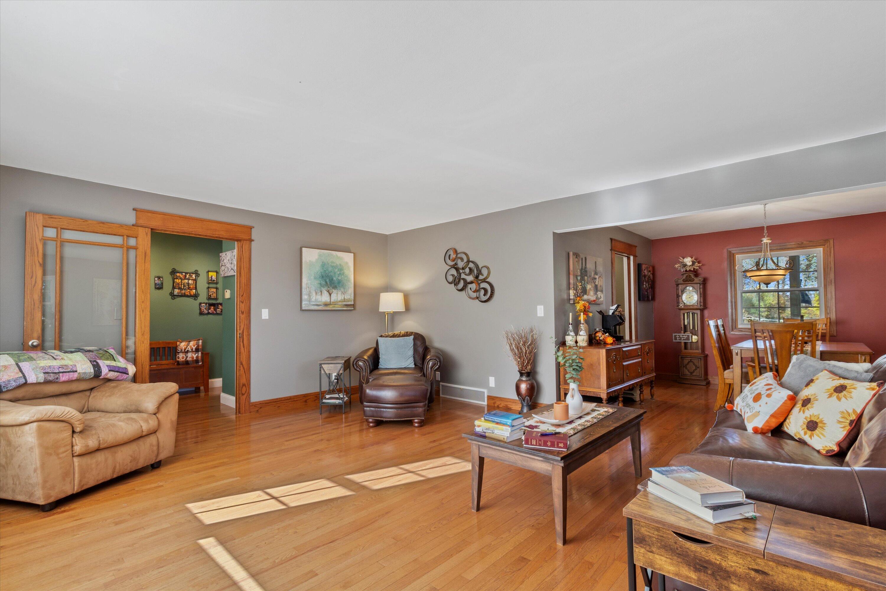 W1214 Glenview Ave