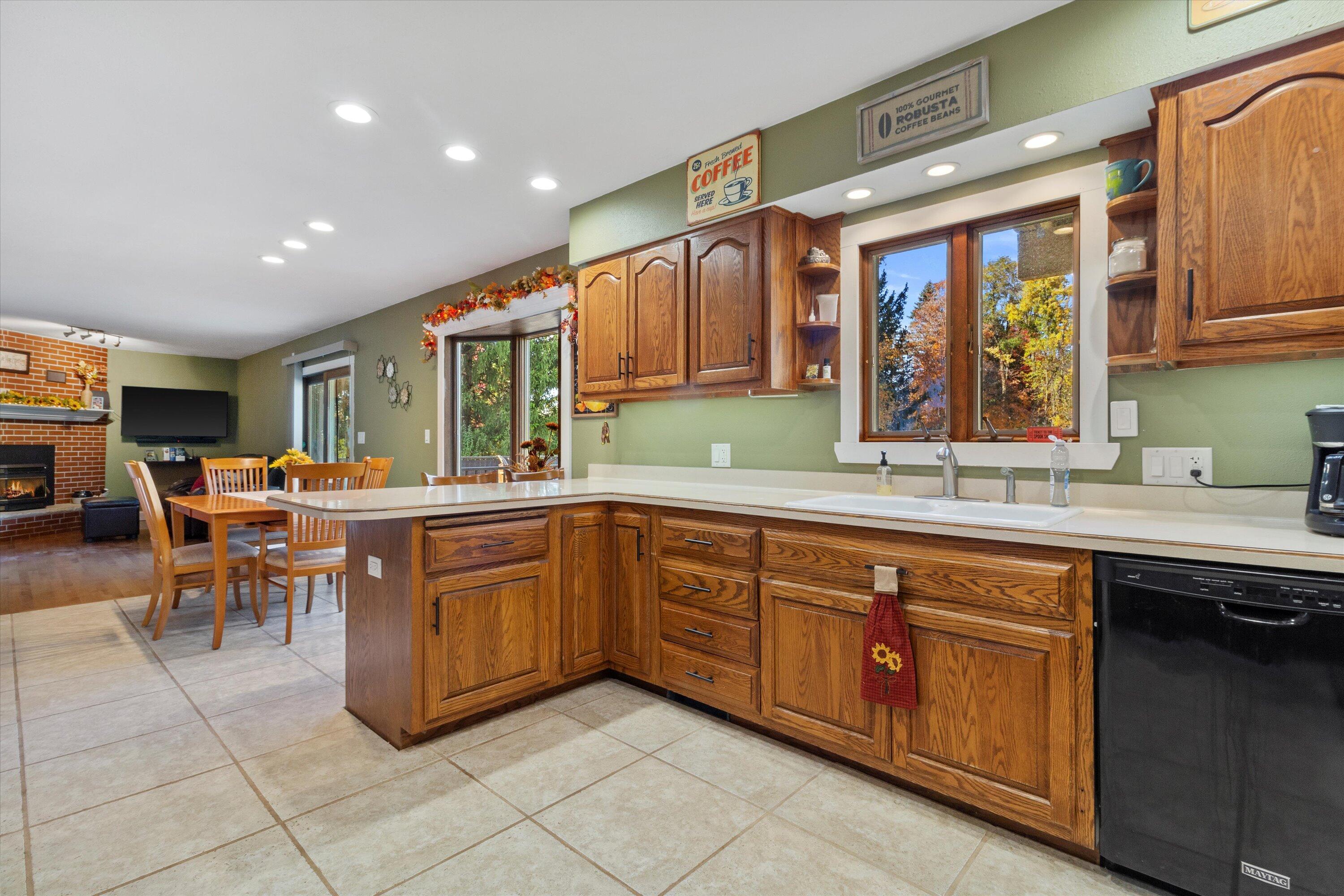 W1214 Glenview Ave