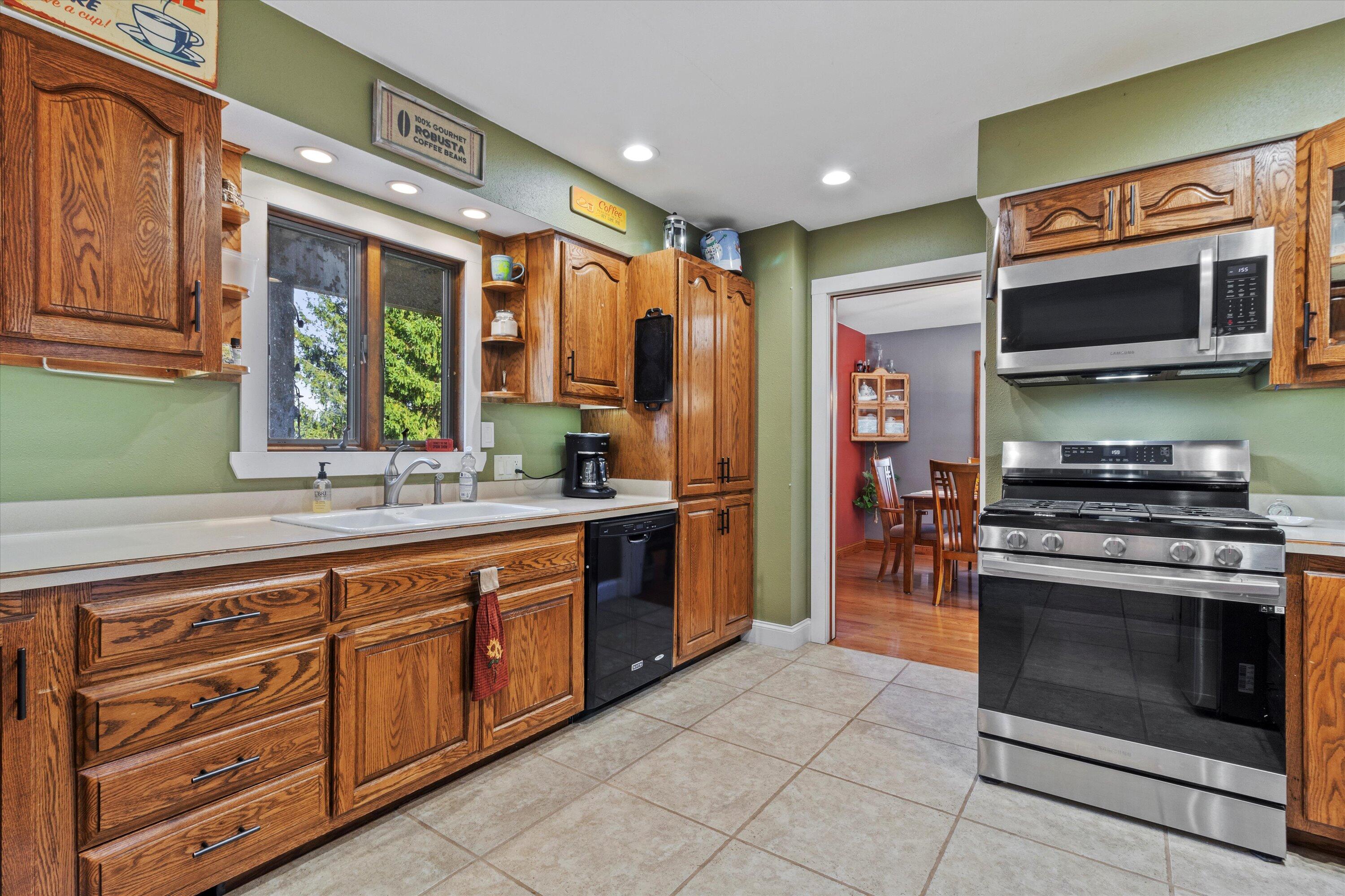 W1214 Glenview Ave