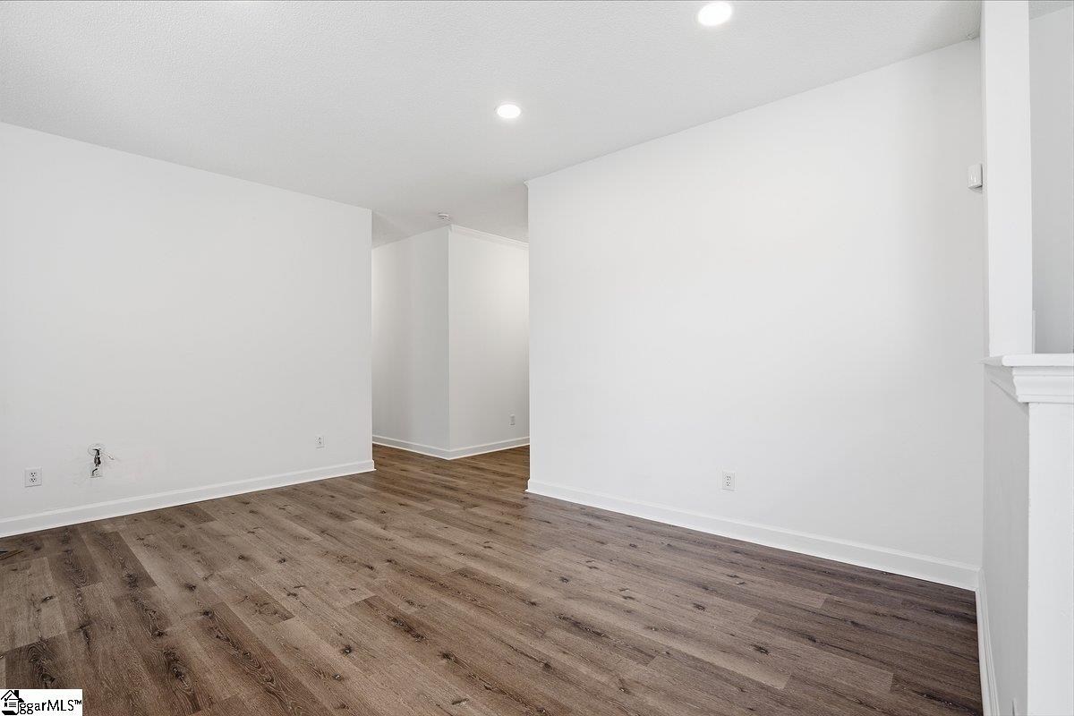 8 Equestrian Court