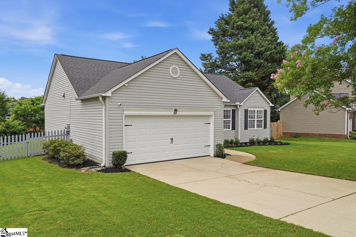 8 Equestrian Court