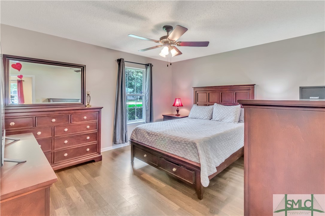 8 W Cameron Court