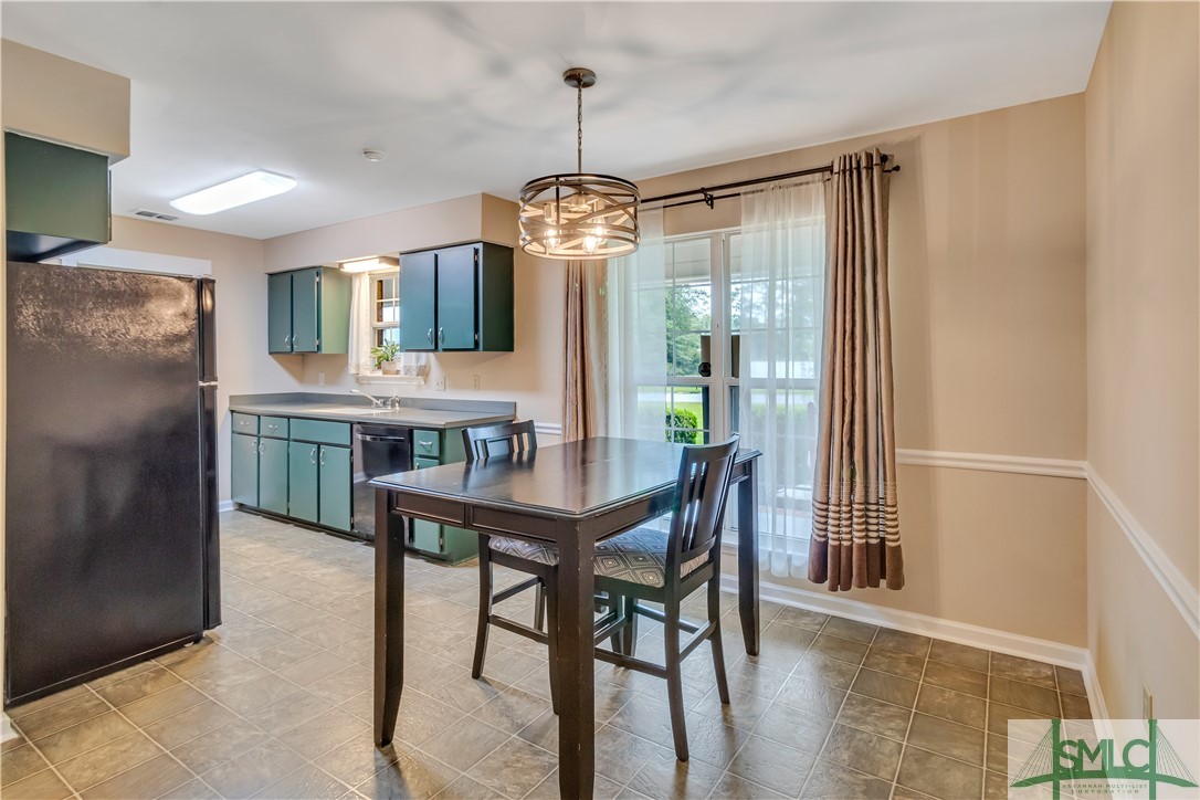 8 W Cameron Court