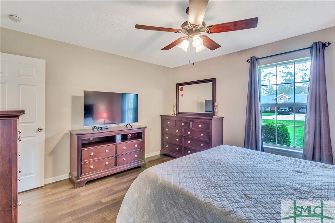 8 W Cameron Court